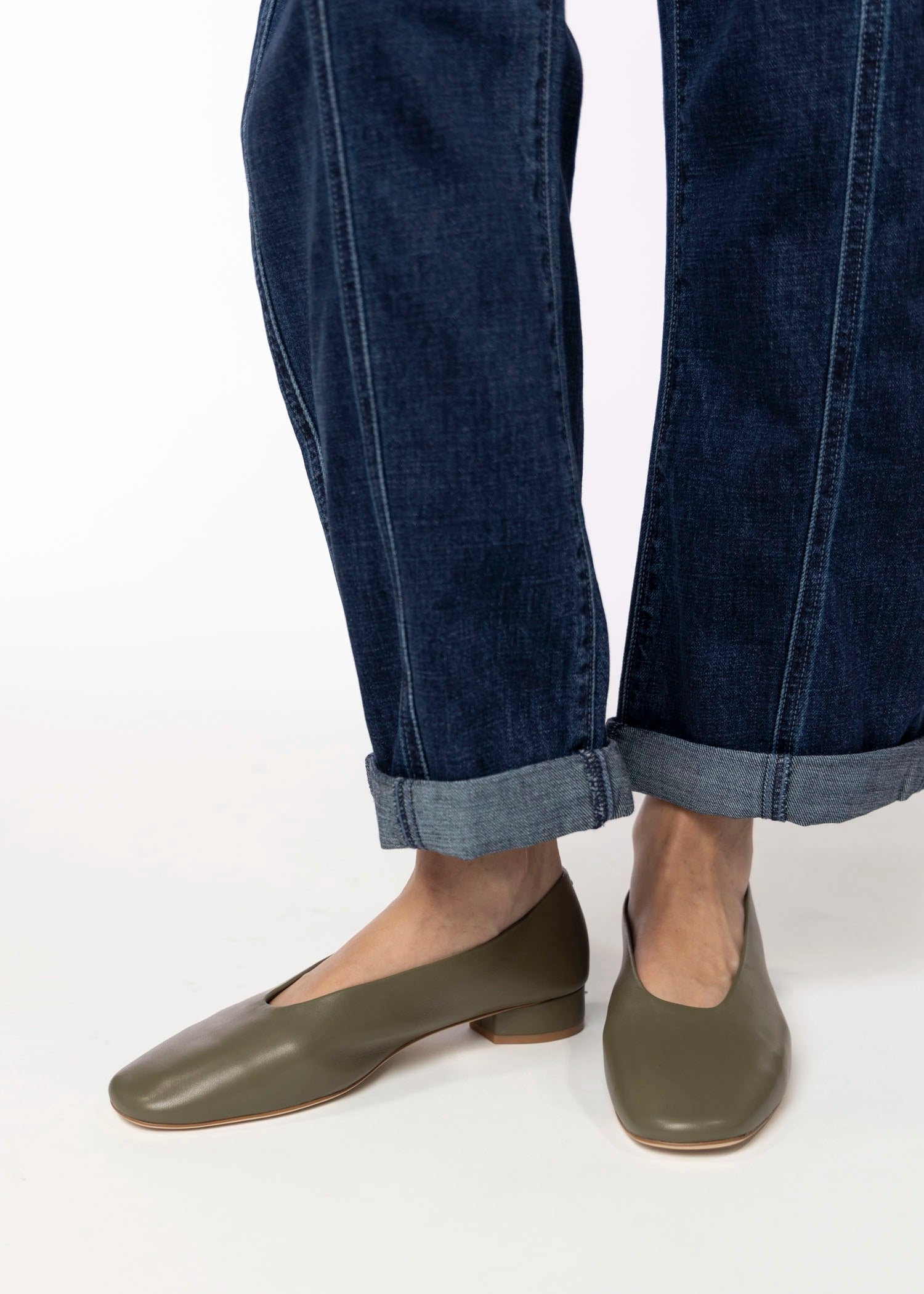 swatch_Olive Leather jeffrey campbell trustee leather pump