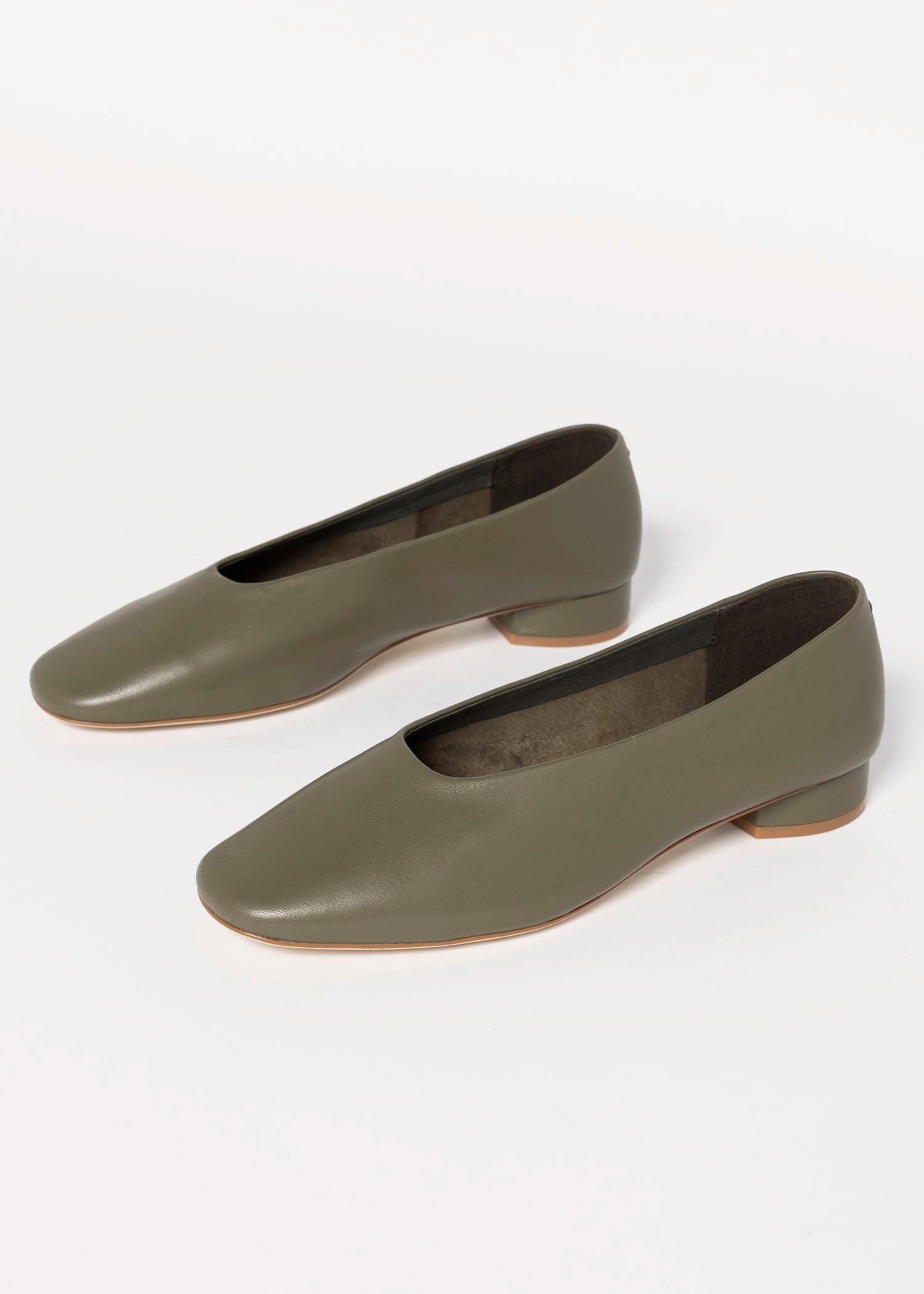 swatch_Olive Leather jeffrey campbell trustee leather pump