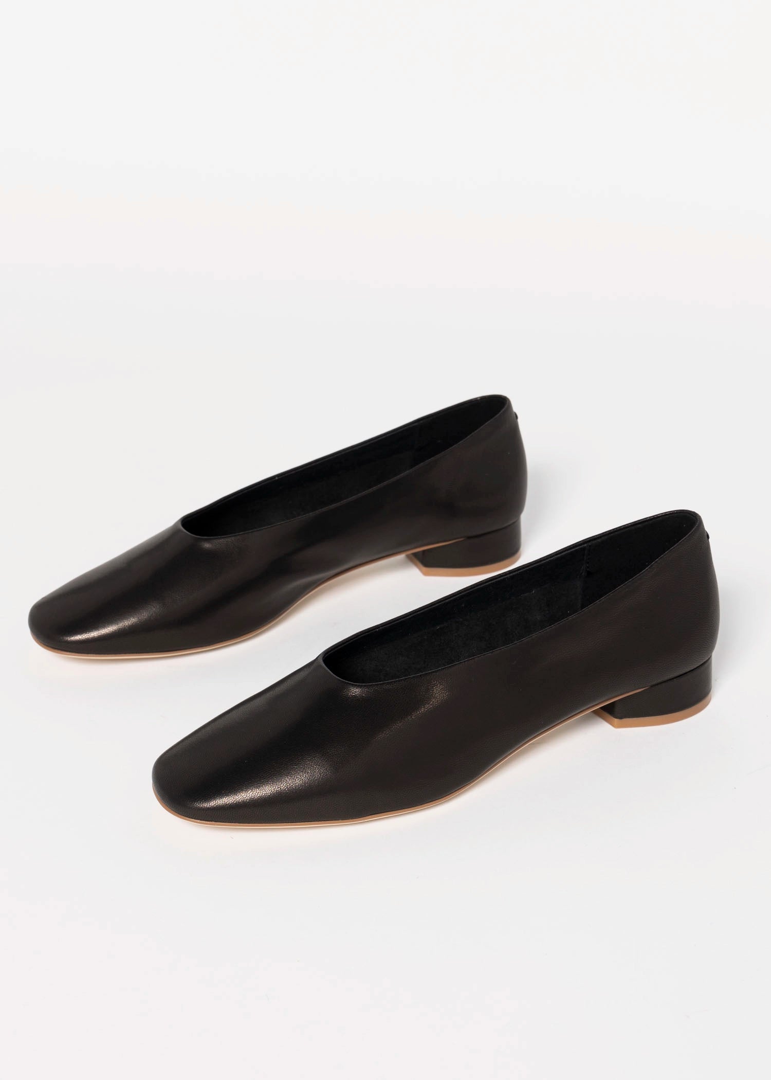 swatch_Black Leather jeffrey campbell trustee leather pump