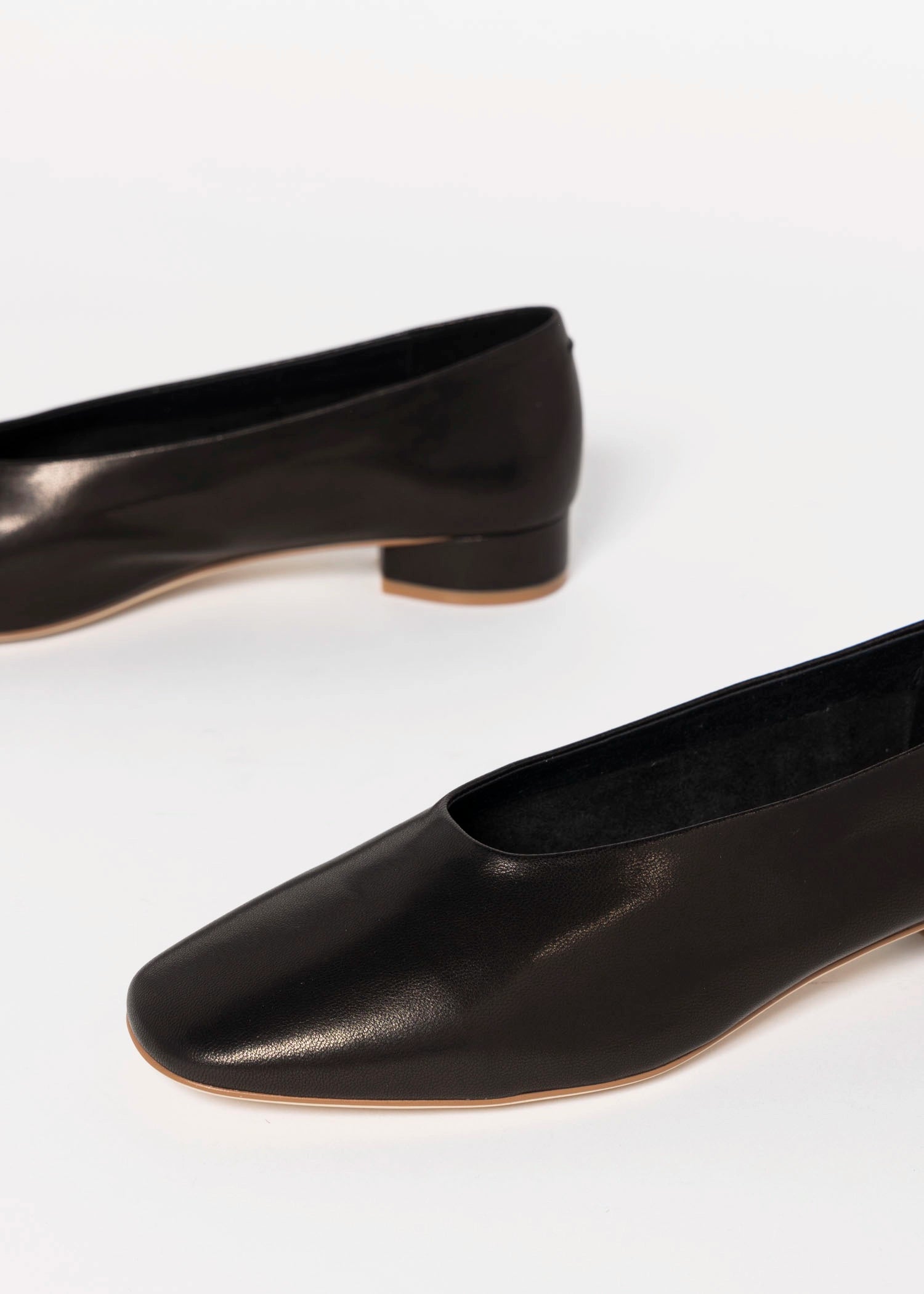 swatch_Black Leather jeffrey campbell trustee leather pump