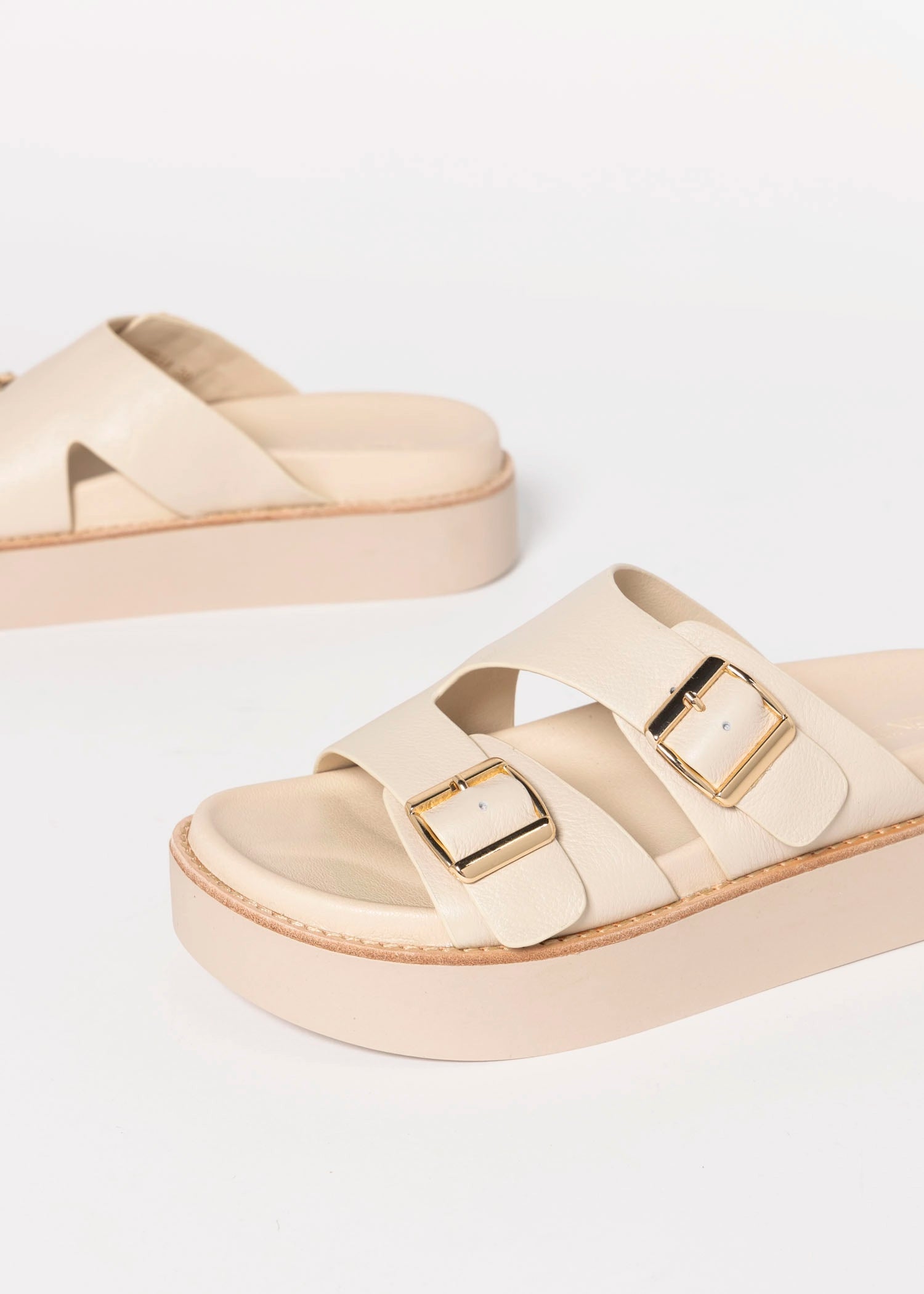 swatch_Milk Leather silent d gizella platform sandal
