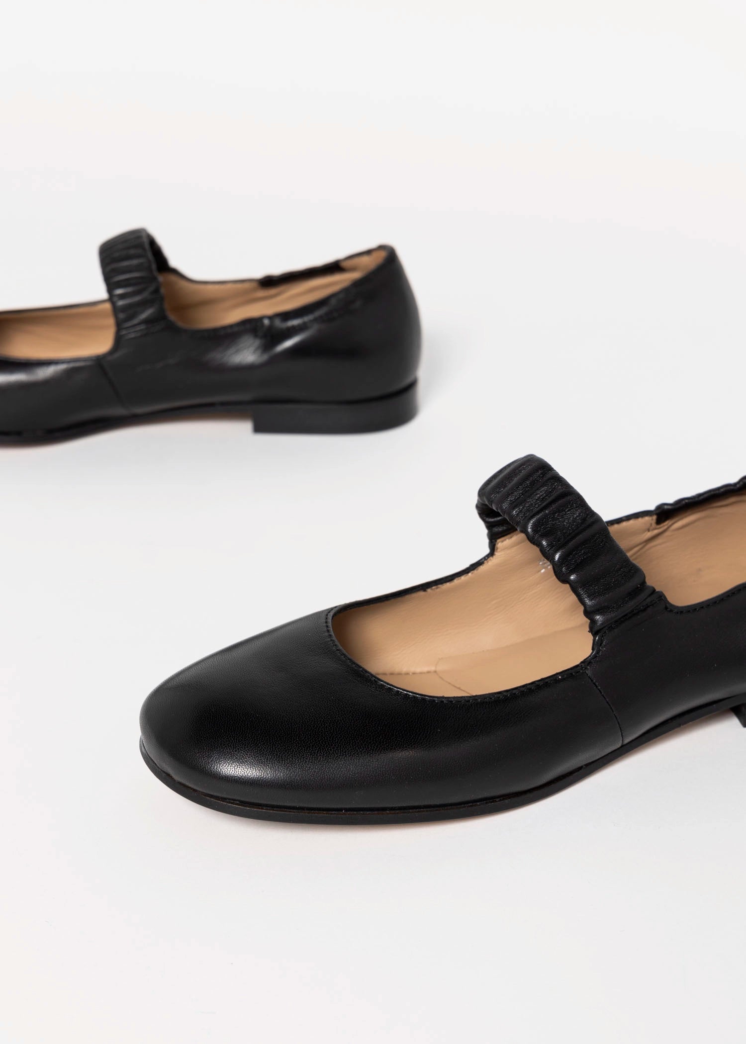 swatch_Black Leather mary jane