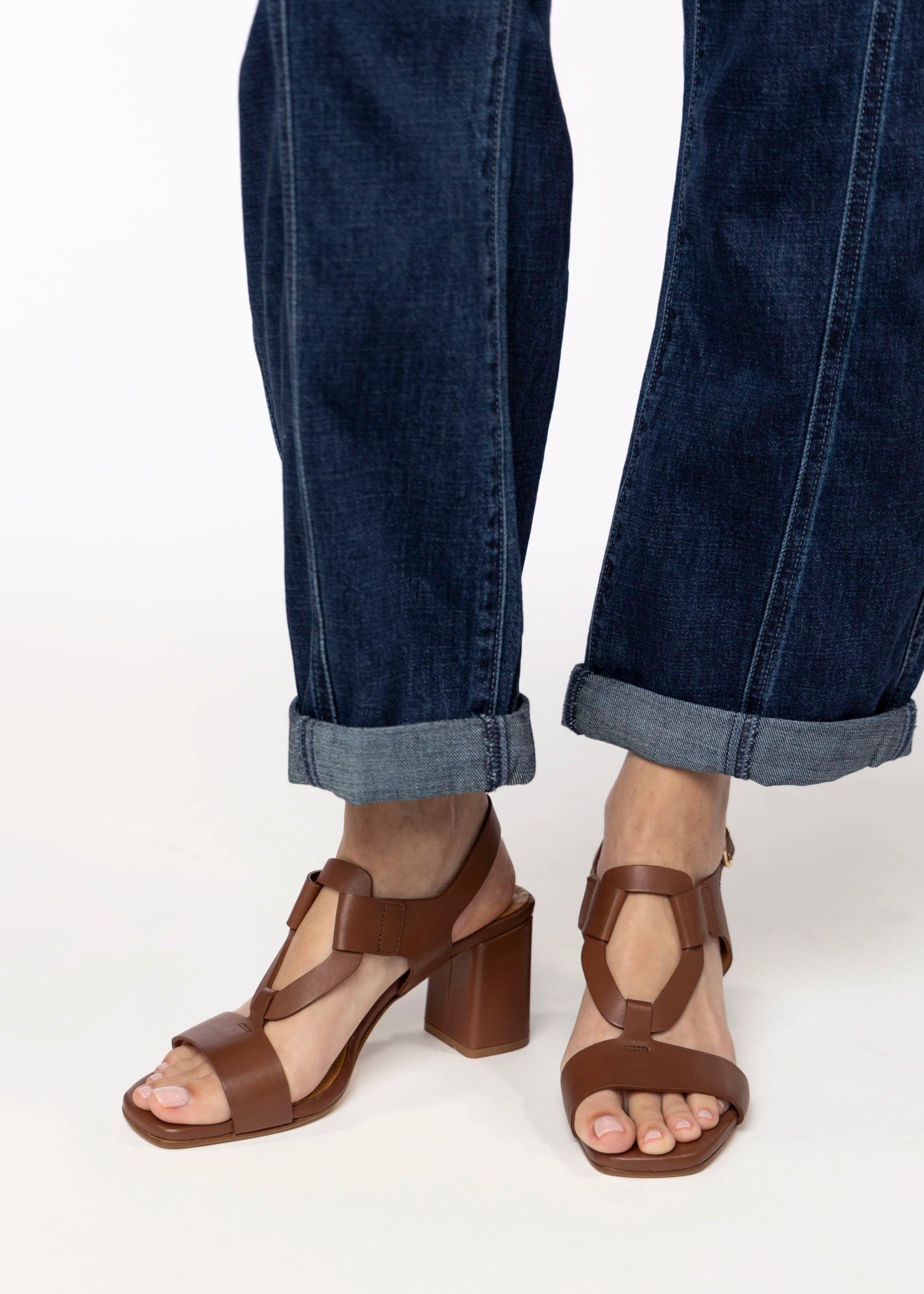 swatch_Brown Leather heeled leather sandal