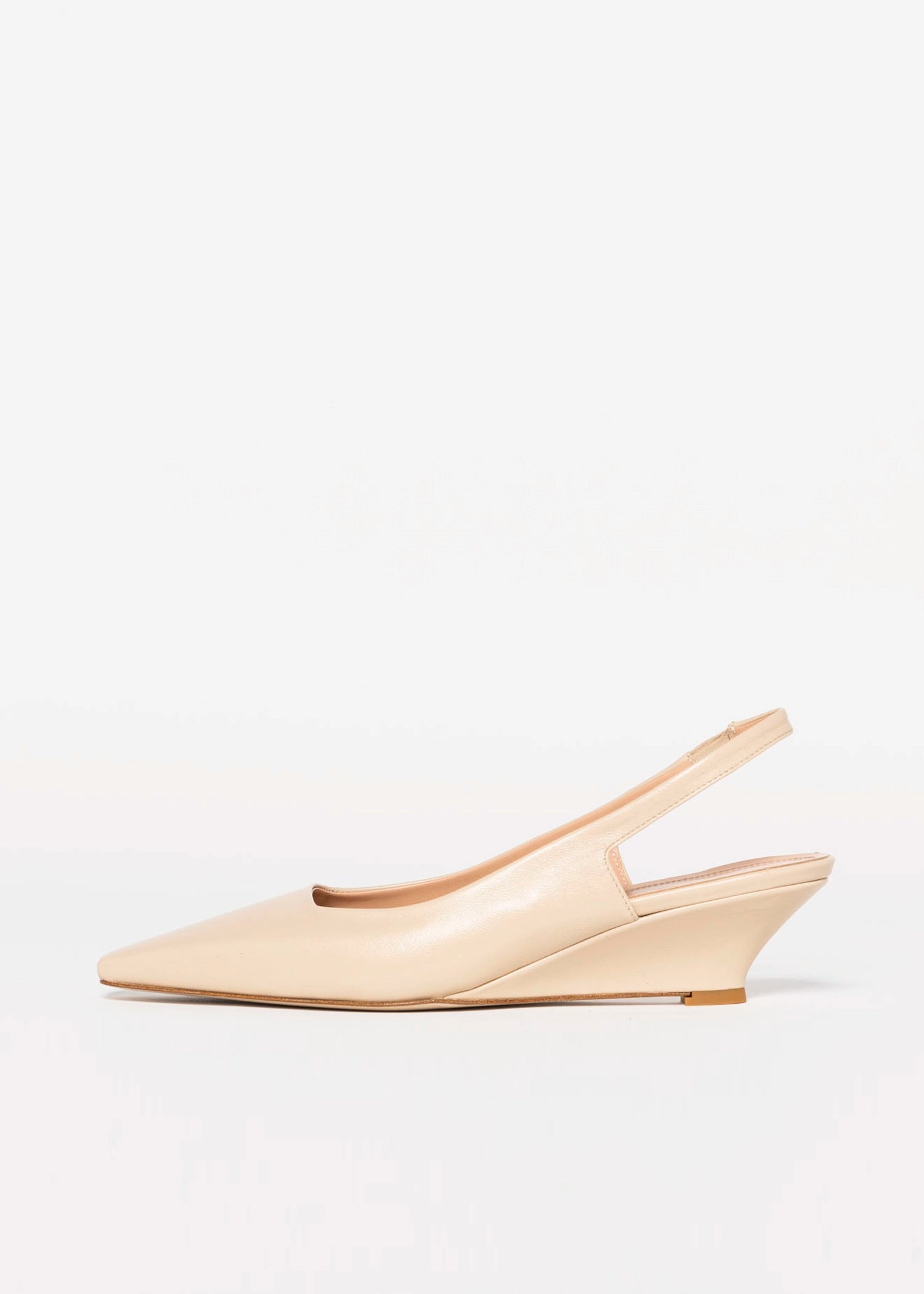 swatch_Beige Leather slingback wedge