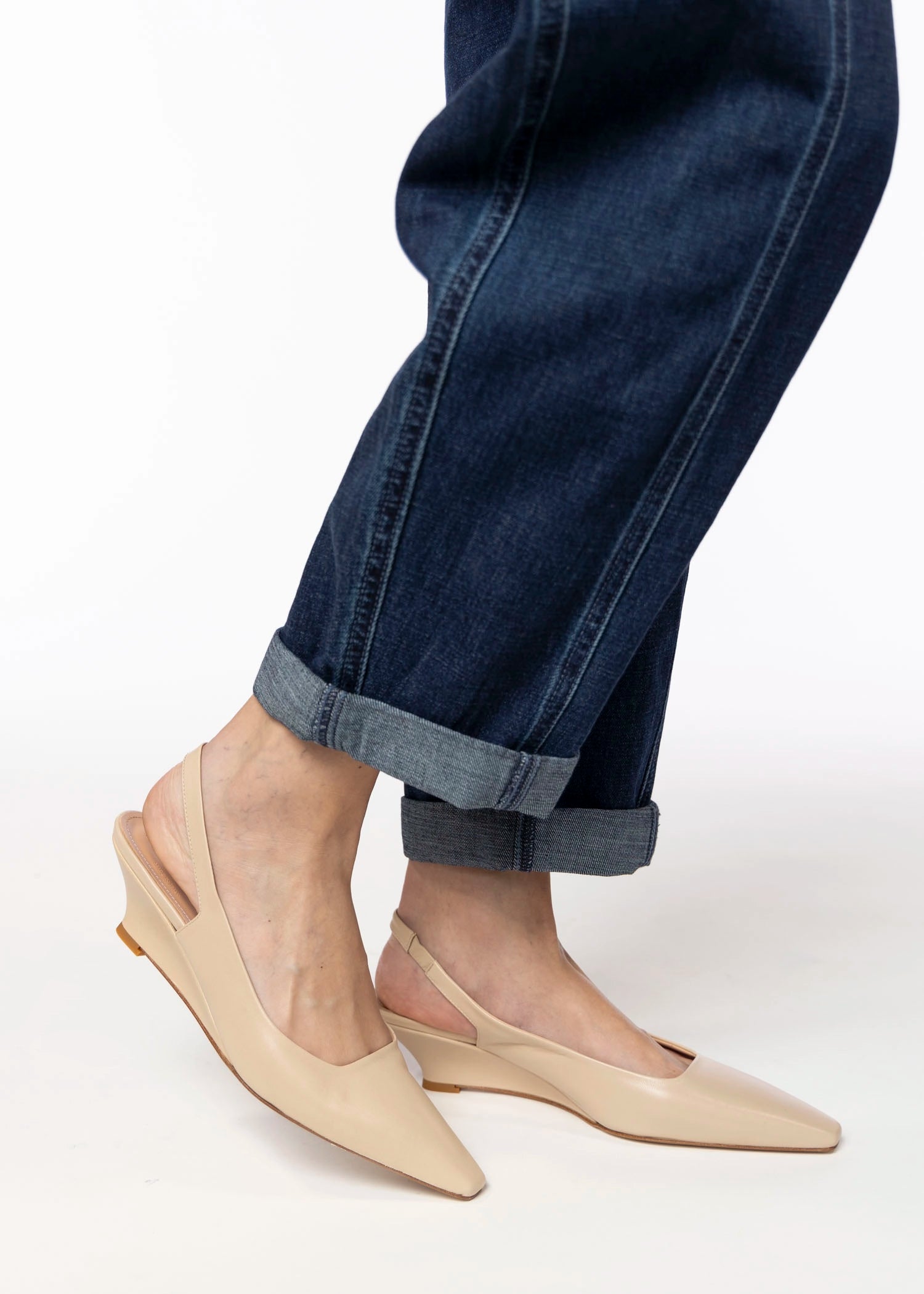 swatch_Beige Leather slingback wedge