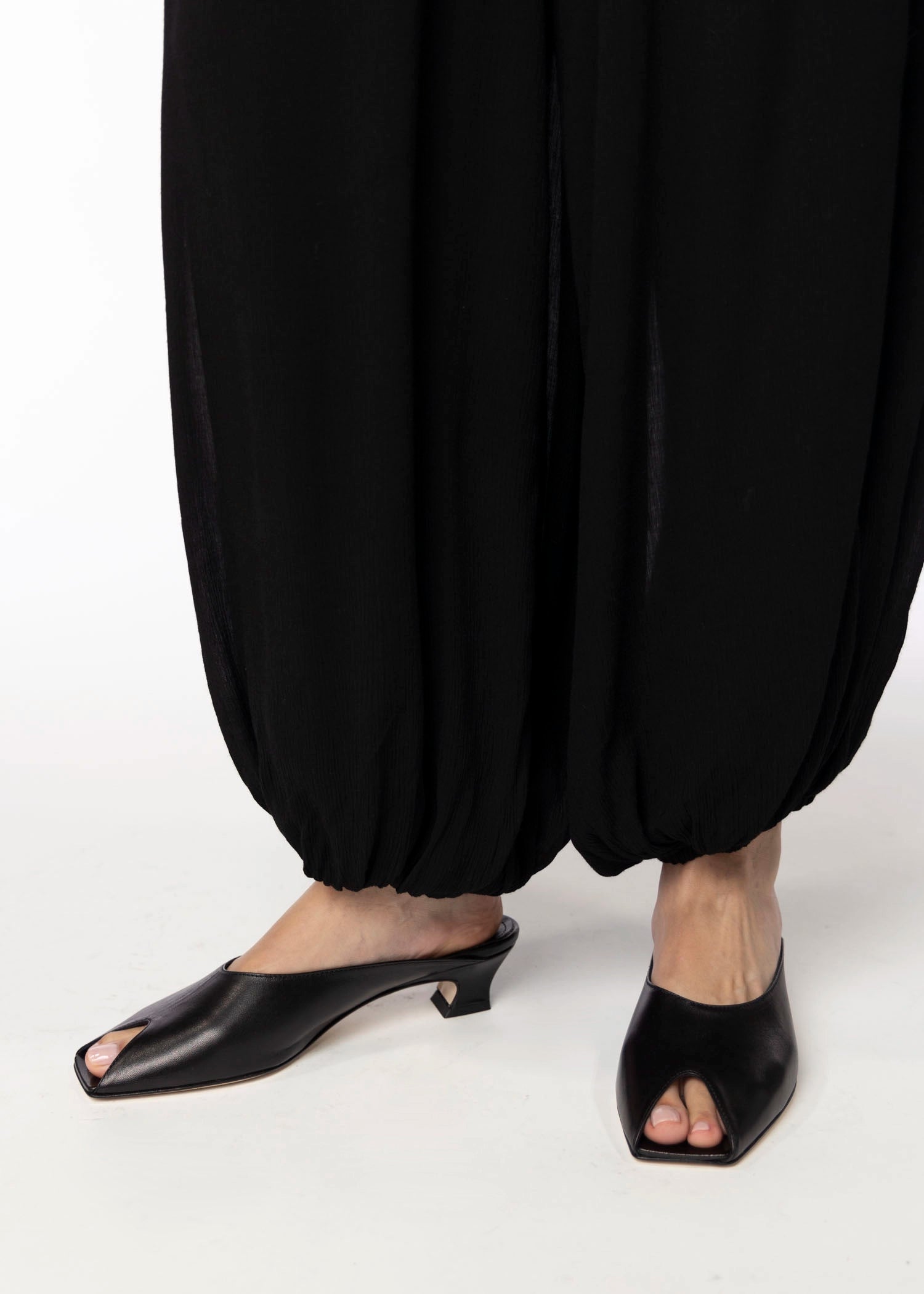 swatch_Black leather peep toe mule L'idea