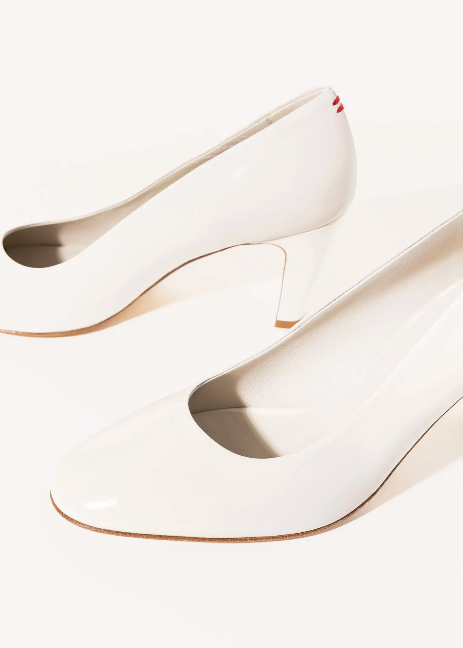 swatch_tofu patent dora round toe pump heels