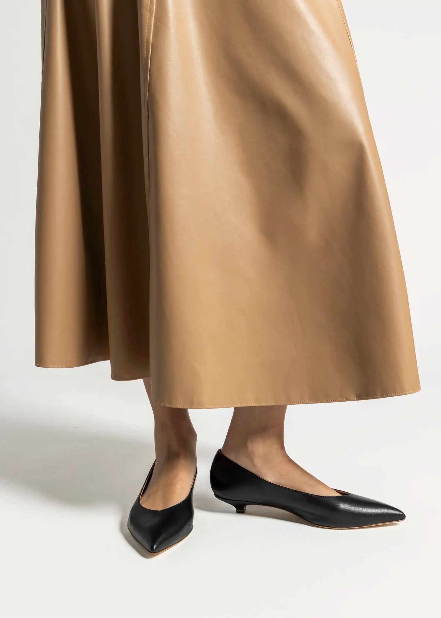 swatch_black leather gloria kitten heel pump heels