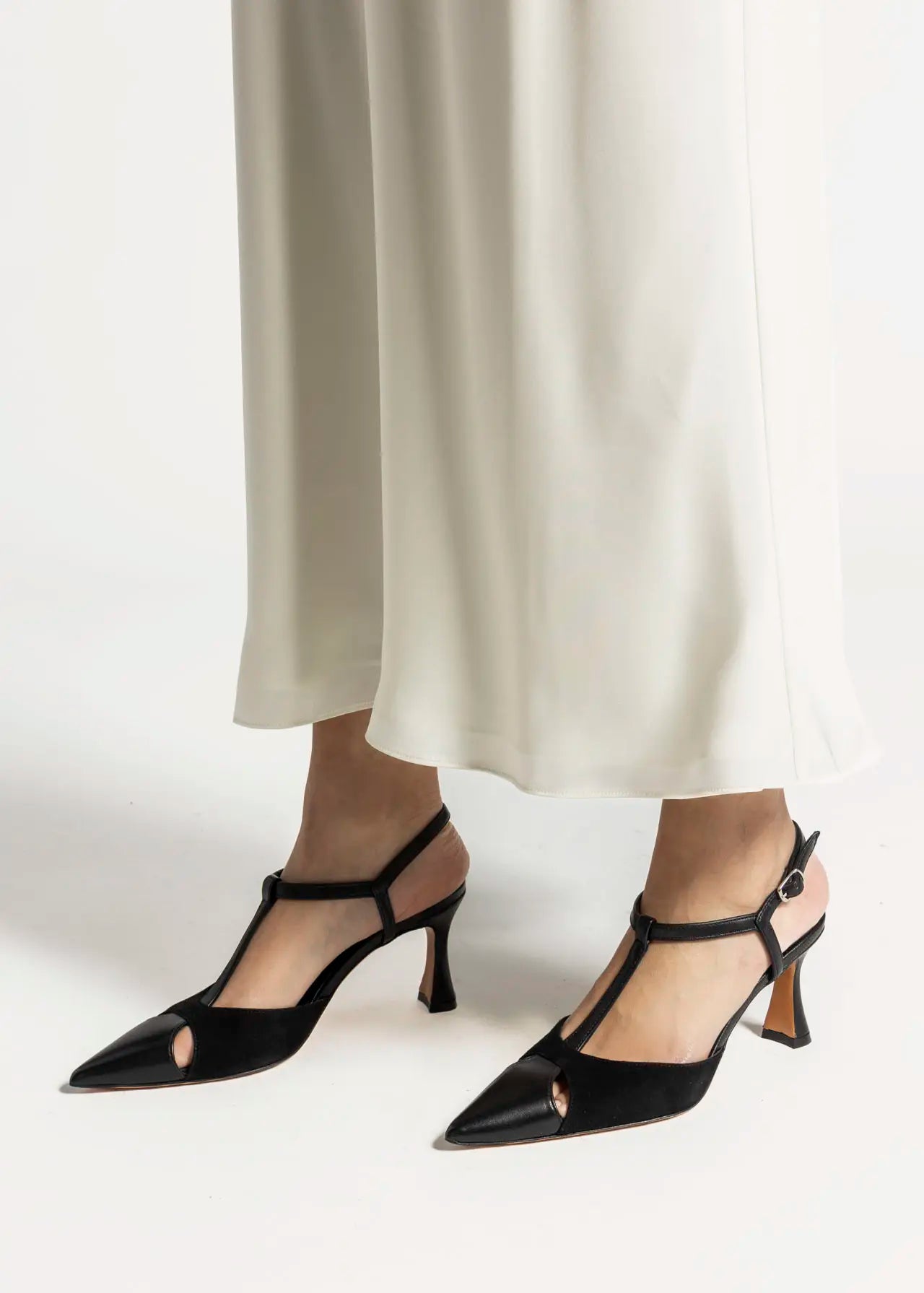 swatch_Black/Black pia leather pump