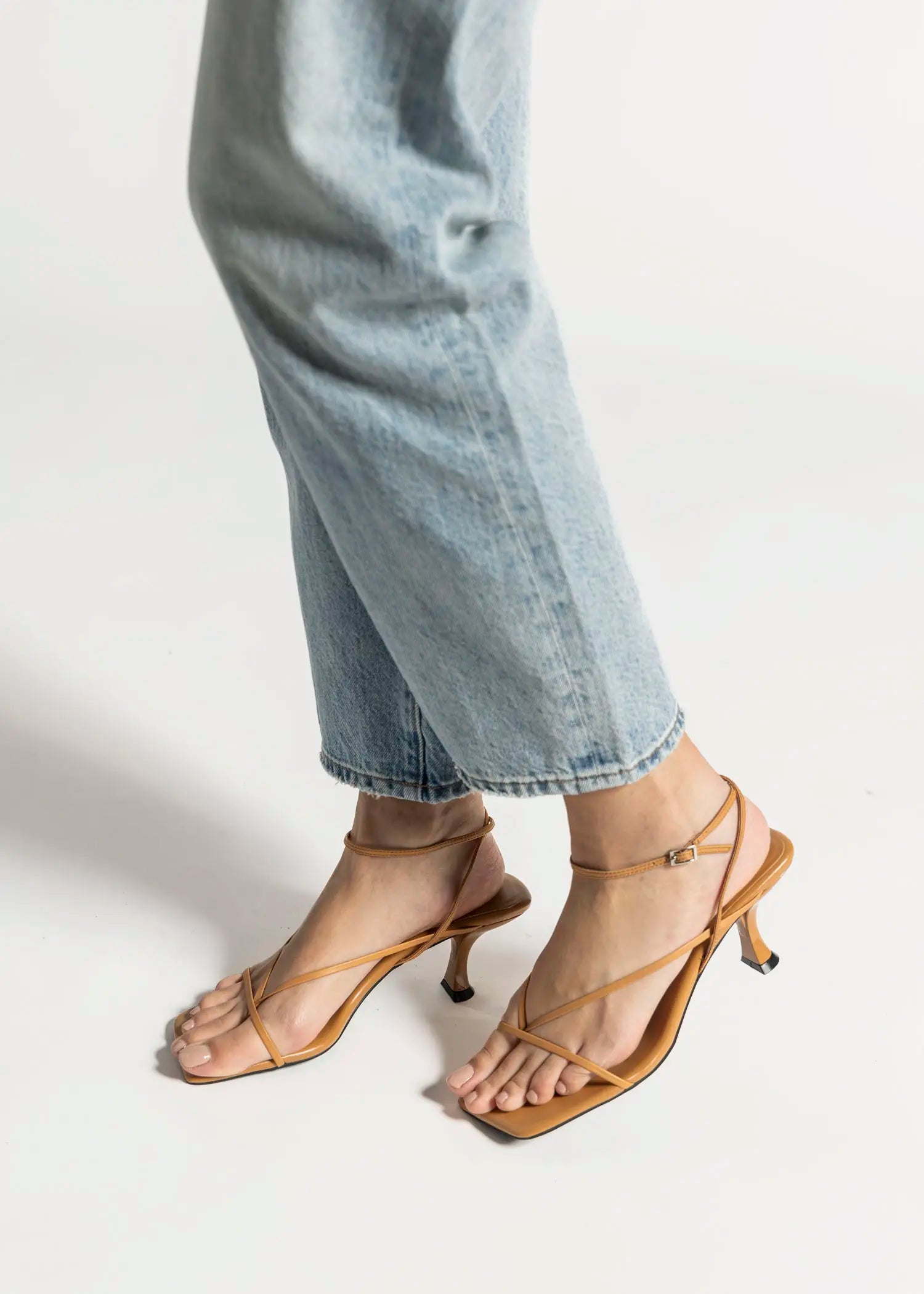 swatch_nude leather fluxx heeled sandal heeled sandals