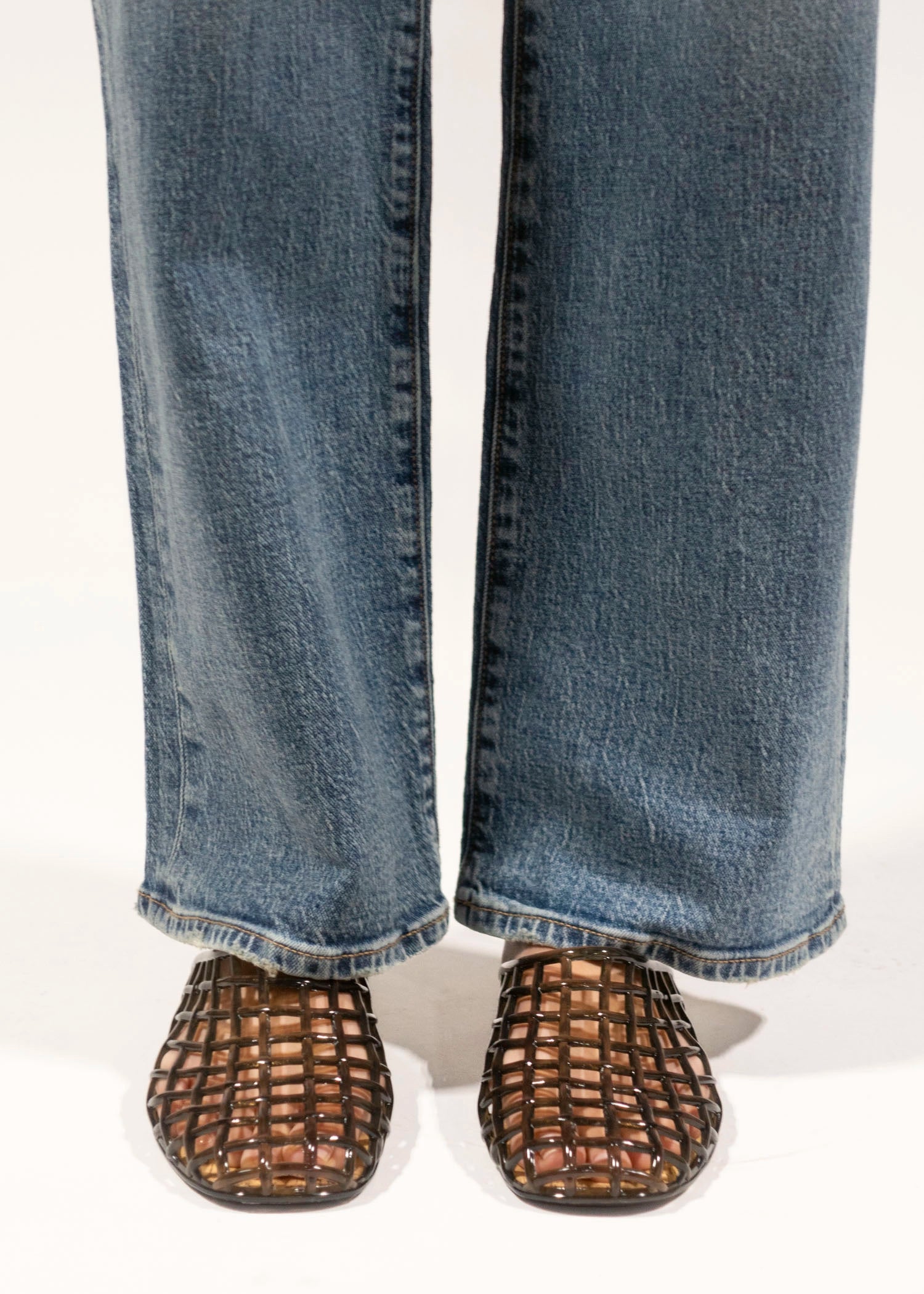 swatch_Black bibi lou jelly slide