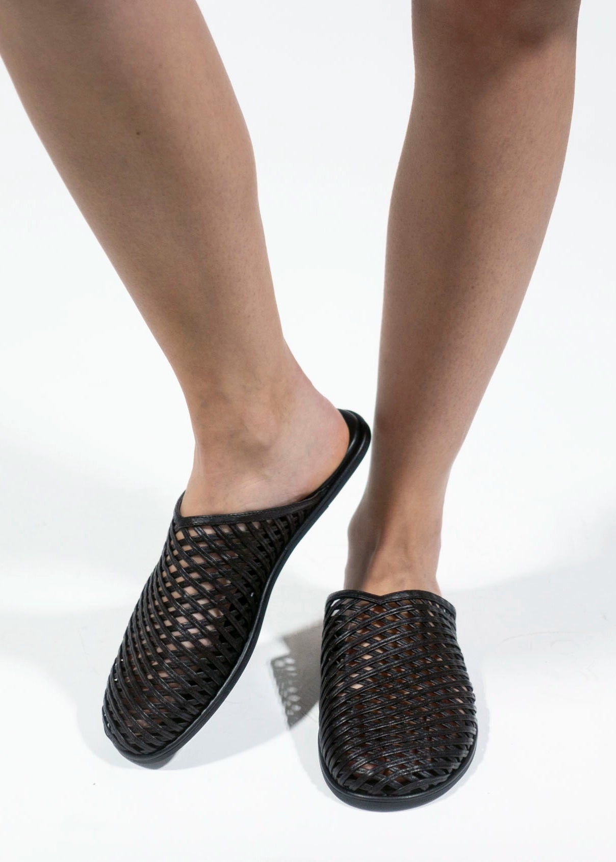 swatch_Black marc fisher lynzi leather mule