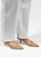 swatch_Natural Suede marc fisher calynna pump