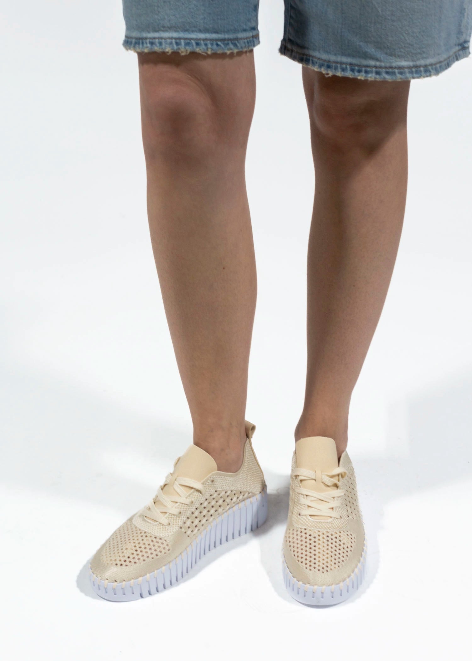 swatch_Kit ilse jacobsen tulip embroidery sneaker