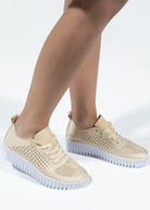 swatch_Kit ilse jacobsen tulip embroidery sneaker