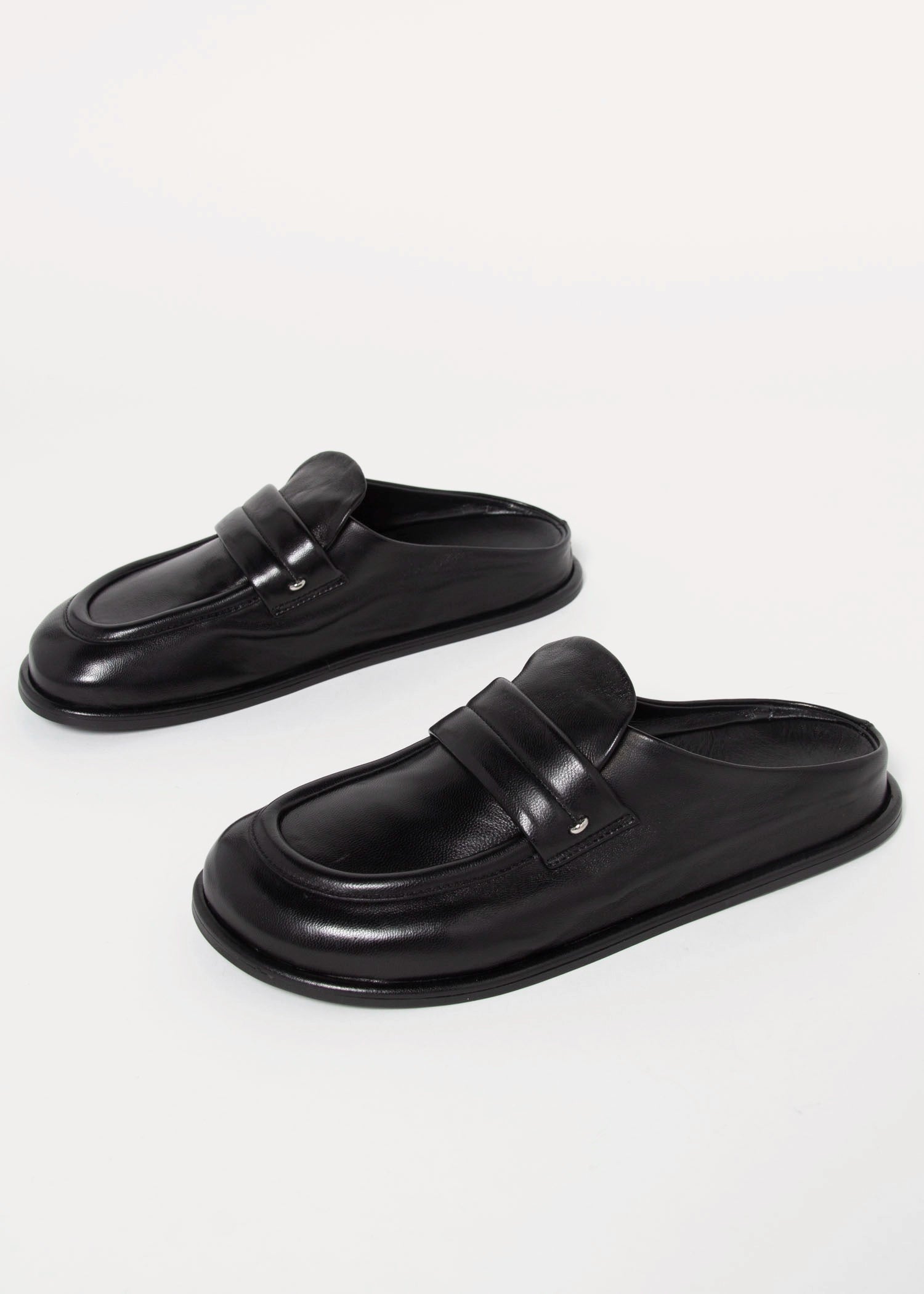 swatch_Black Leather halmanera ivet mule clog