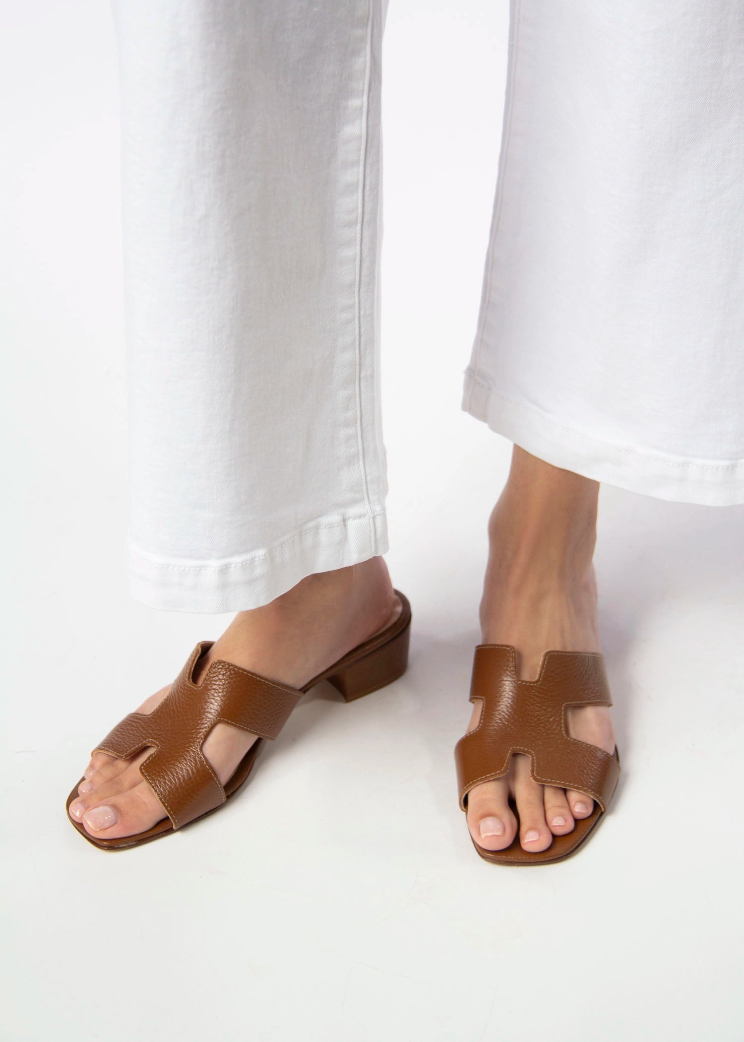 swatch_Brown Leather l'idea heeled slide sandal