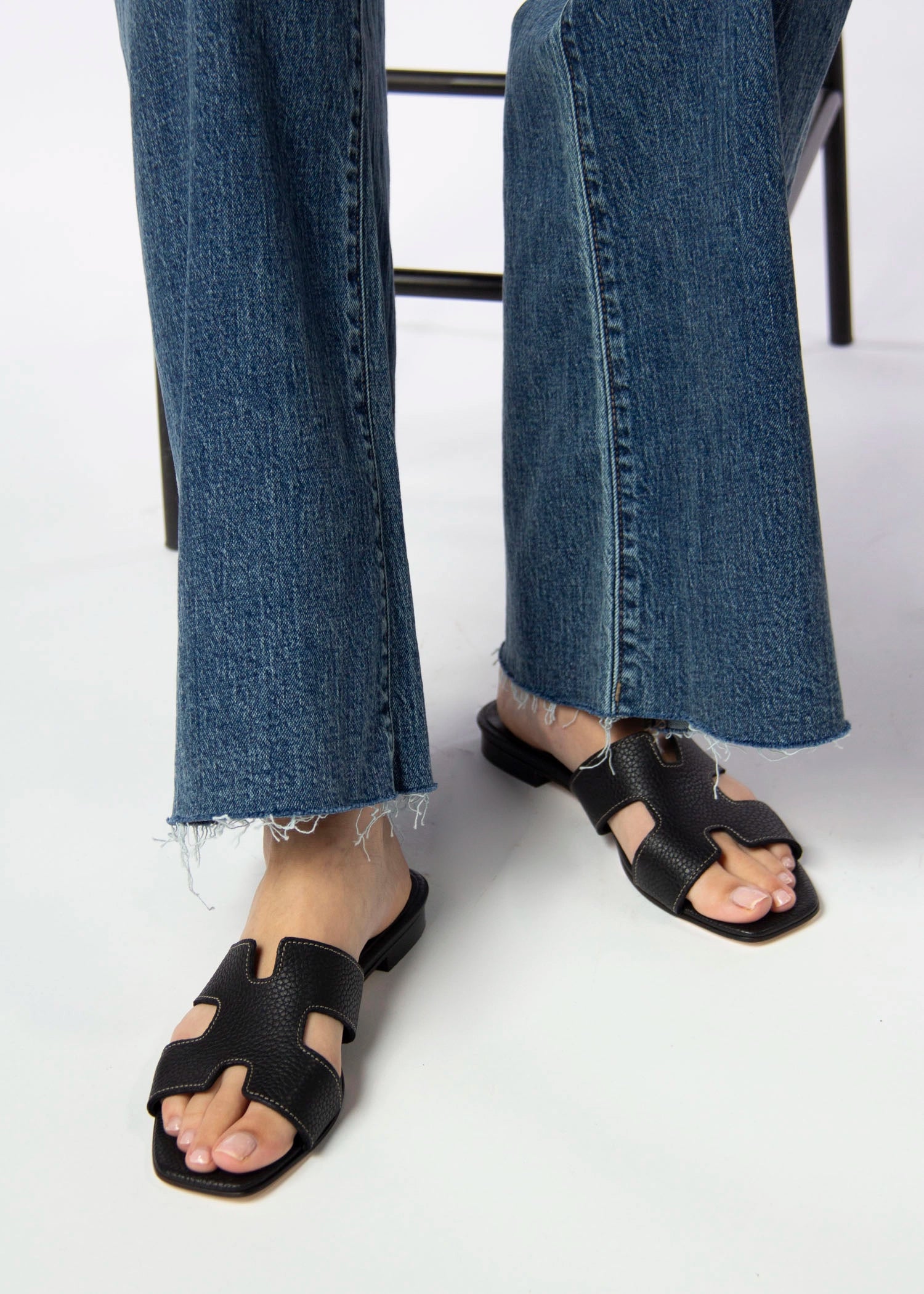 swatch_black leather leather cutout sandal flat sandals