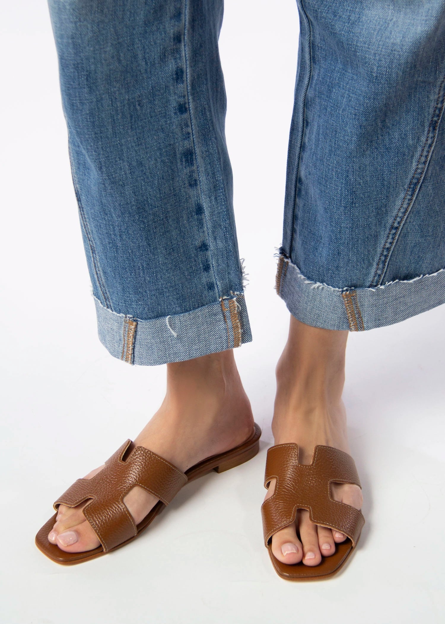swatch_cuoio leather leather cutout sandal flat sandals