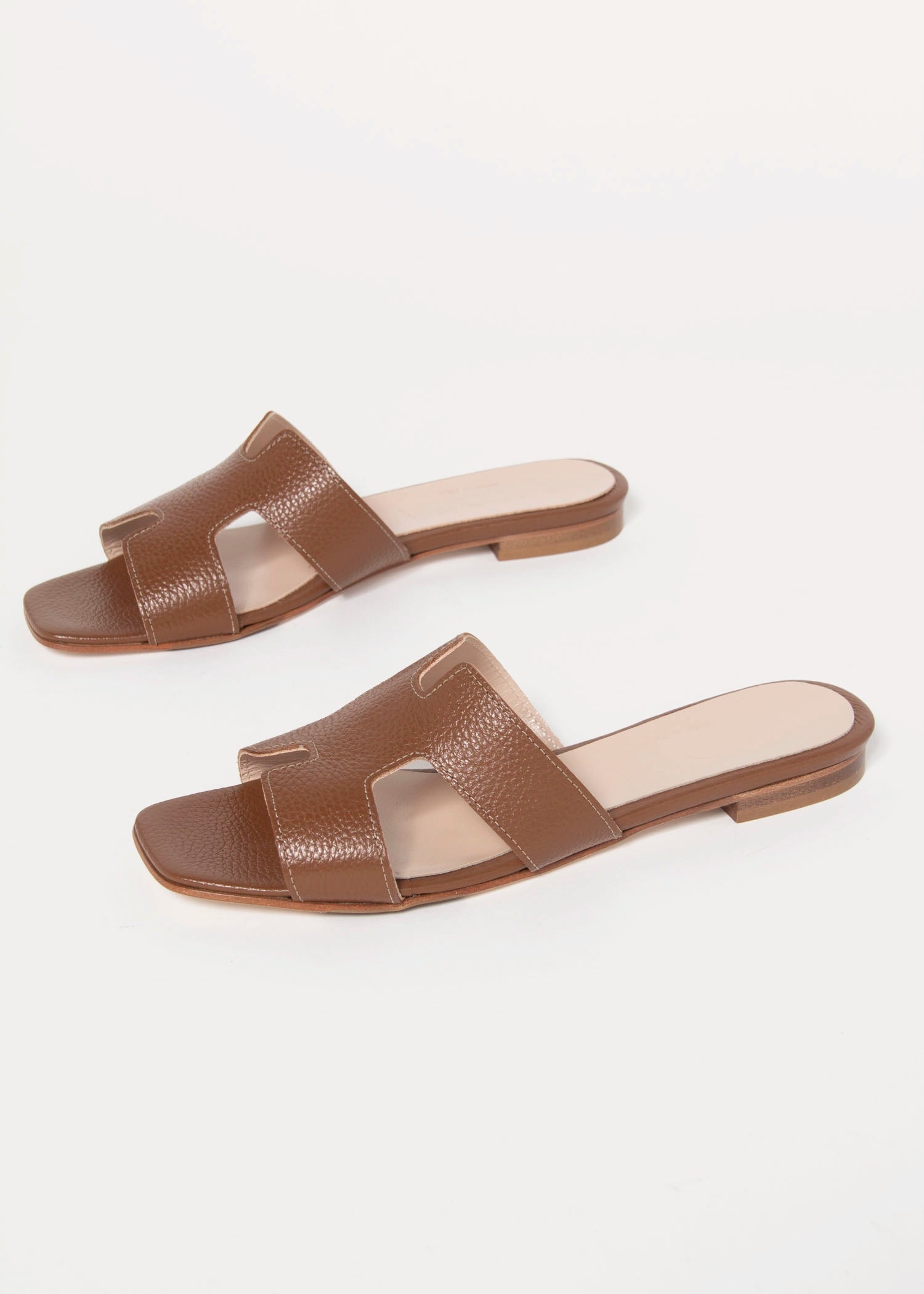 swatch_cuoio leather leather cutout sandal flat sandals