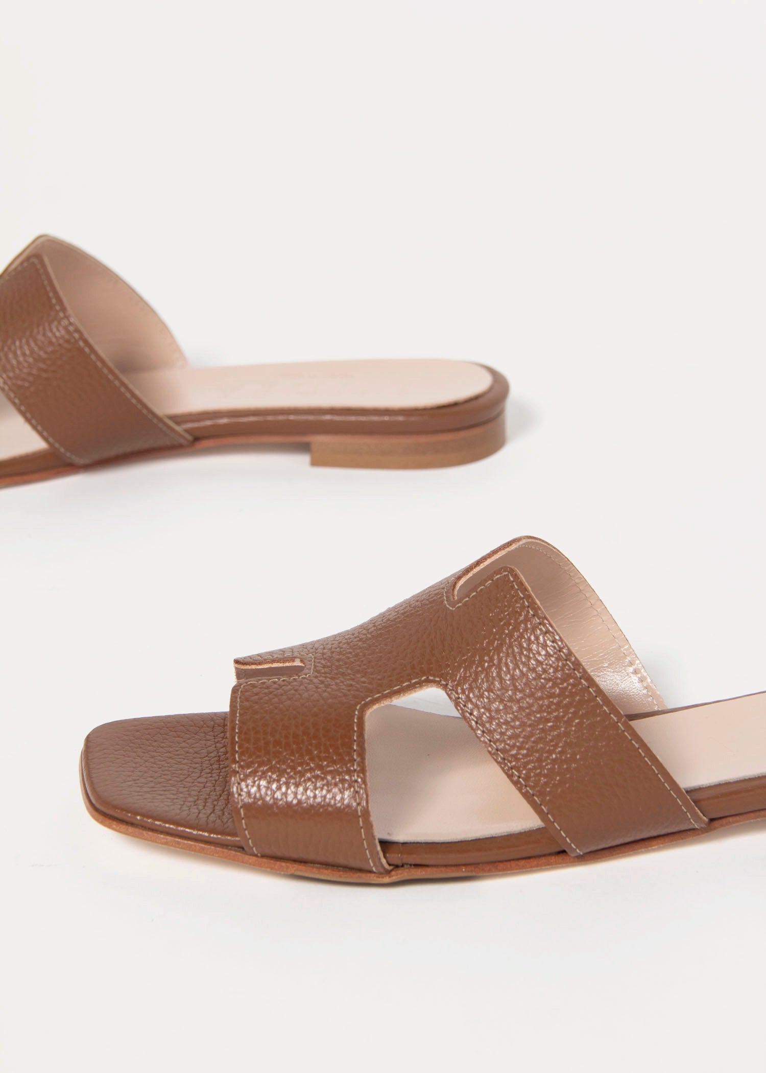 swatch_cuoio leather leather cutout sandal flat sandals
