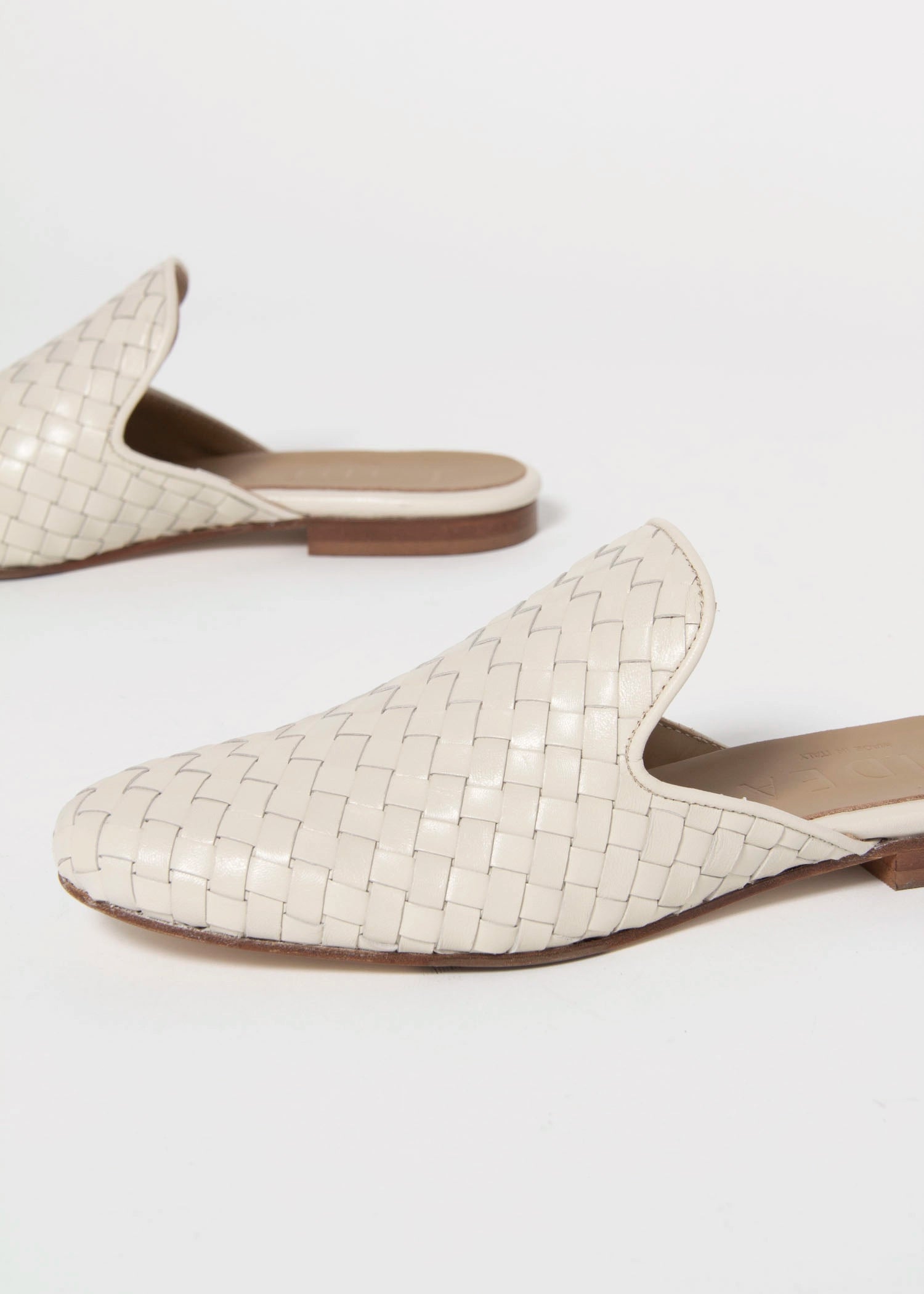 swatch_Ivory Leather l'idea woven mule