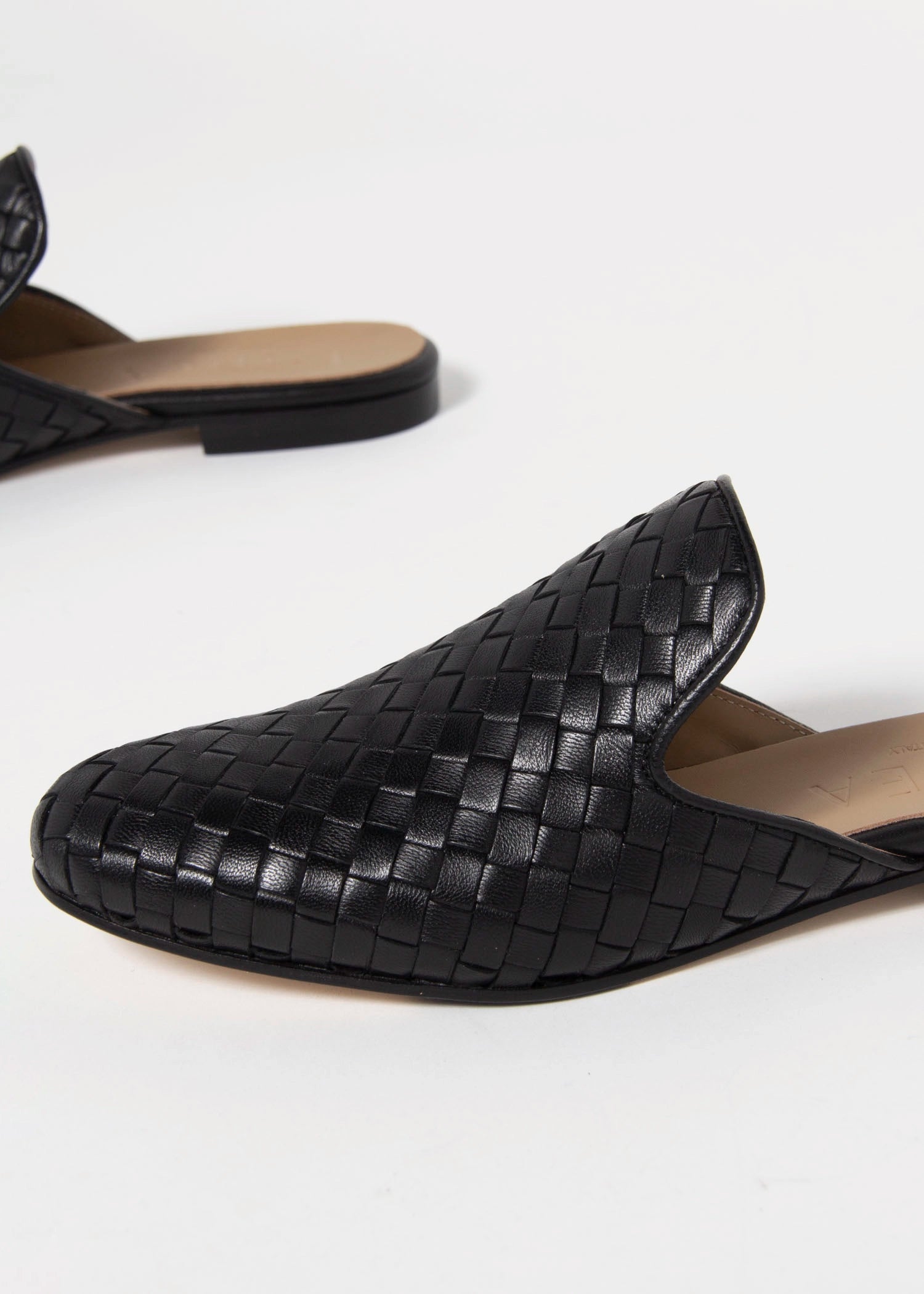 swatch_Black Leather l'idea woven mule