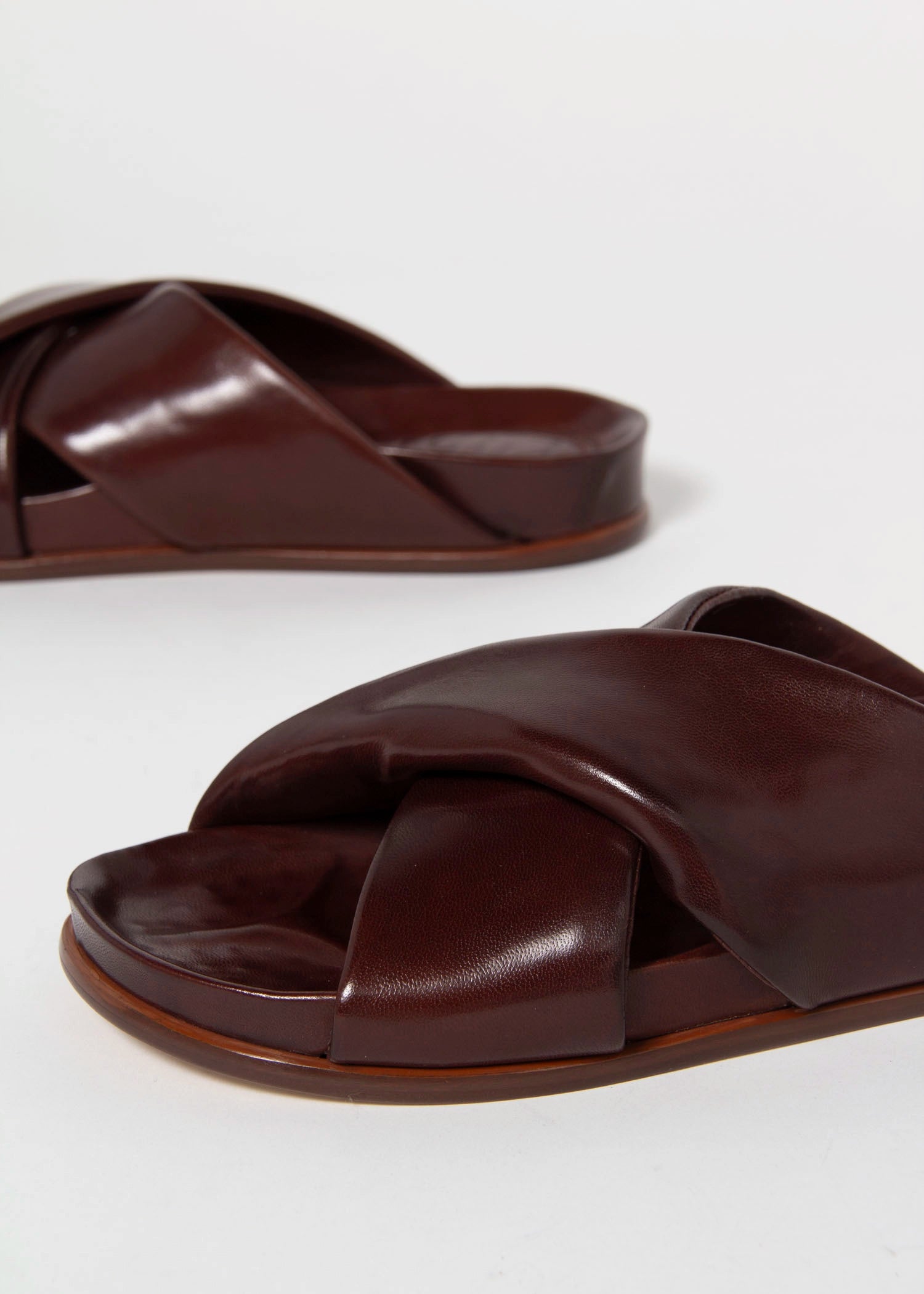 swatch_Cognac Leather l'idea twist leather sandal