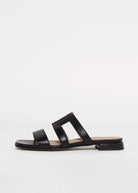 swatch_Black Leather l'idea flat leather sandal