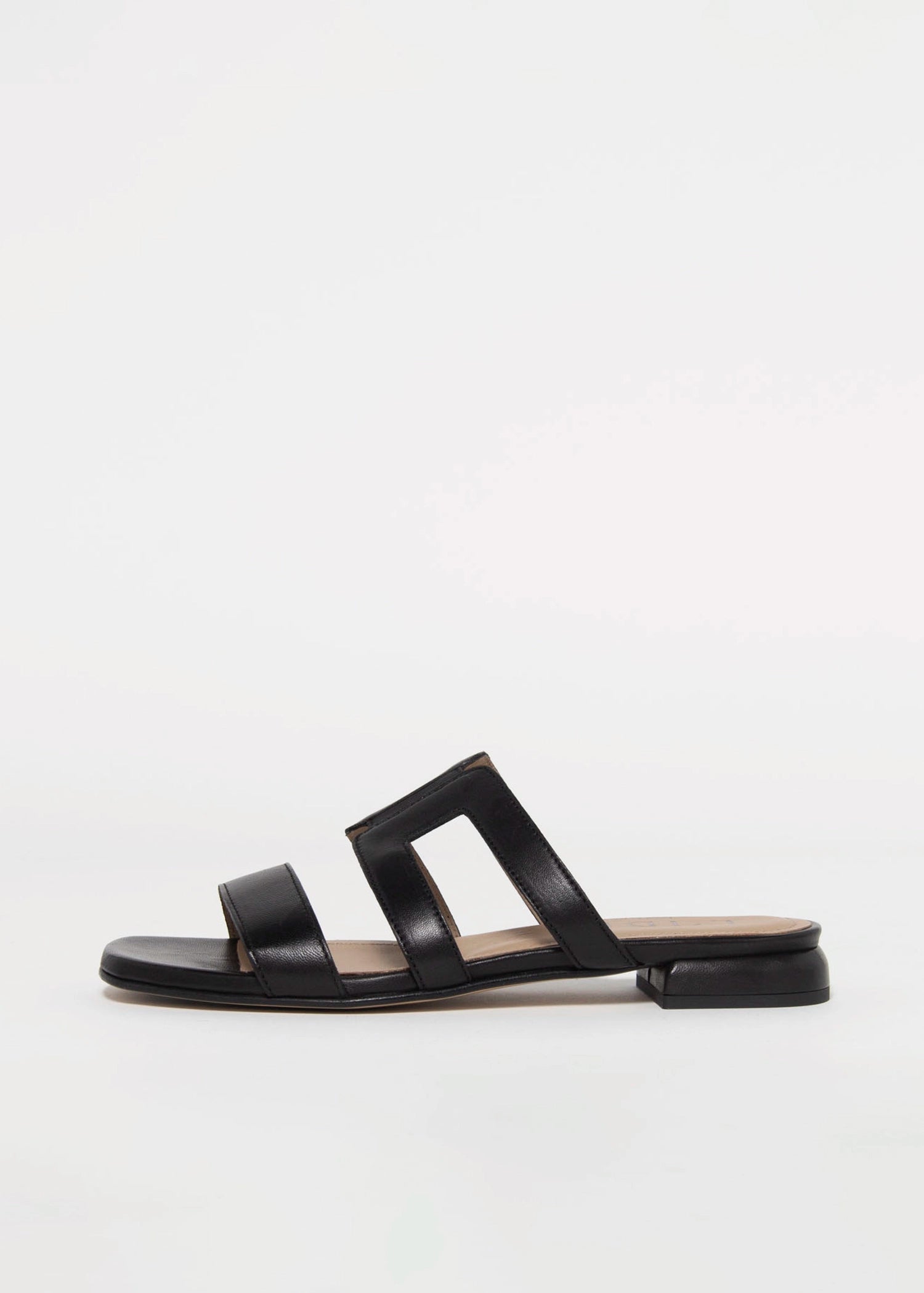 swatch_Black Leather l'idea flat leather sandal
