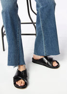 swatch_Black Leather l'idea twist leather sandal