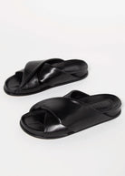 swatch_Black Leather l'idea twist leather sandal