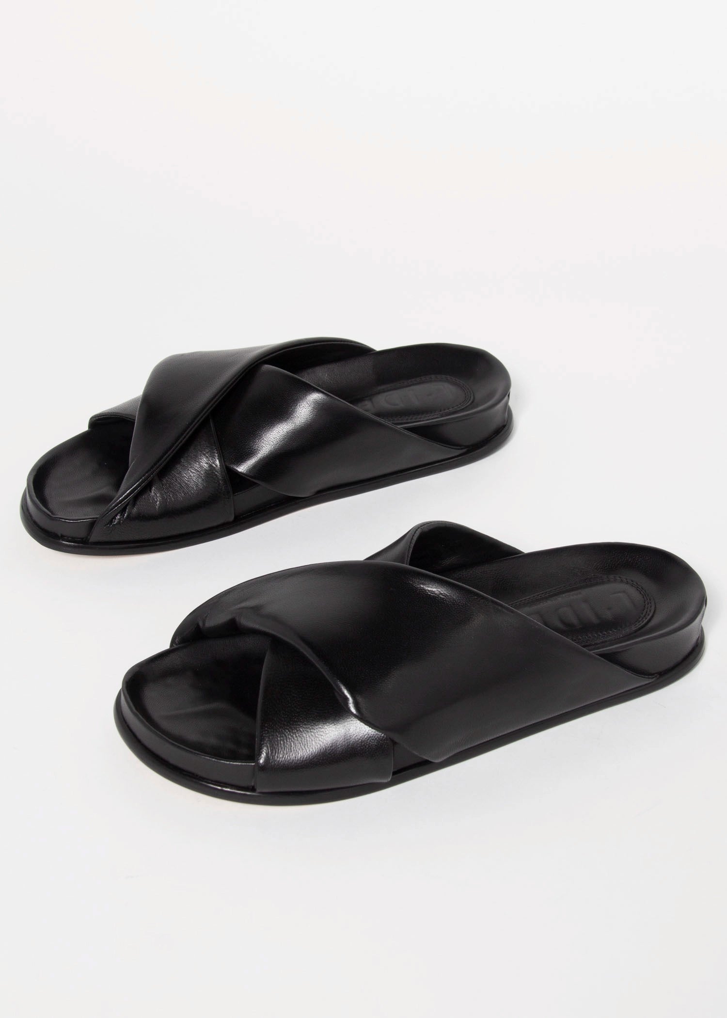 swatch_Black Leather l'idea twist leather sandal