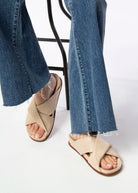 swatch_Beige Leather l'idea twist leather sandal