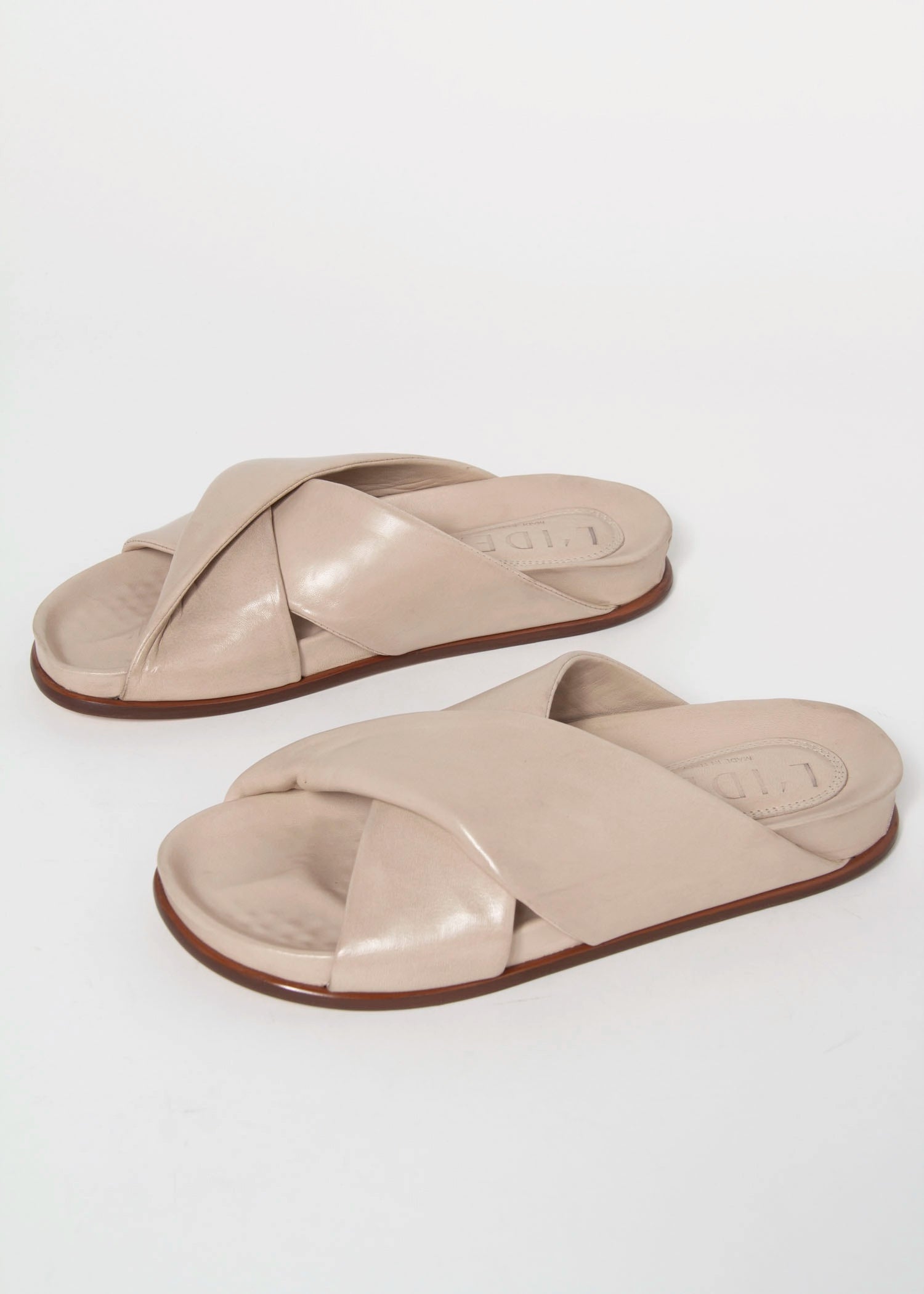 swatch_Beige Leather l'idea twist leather sandal
