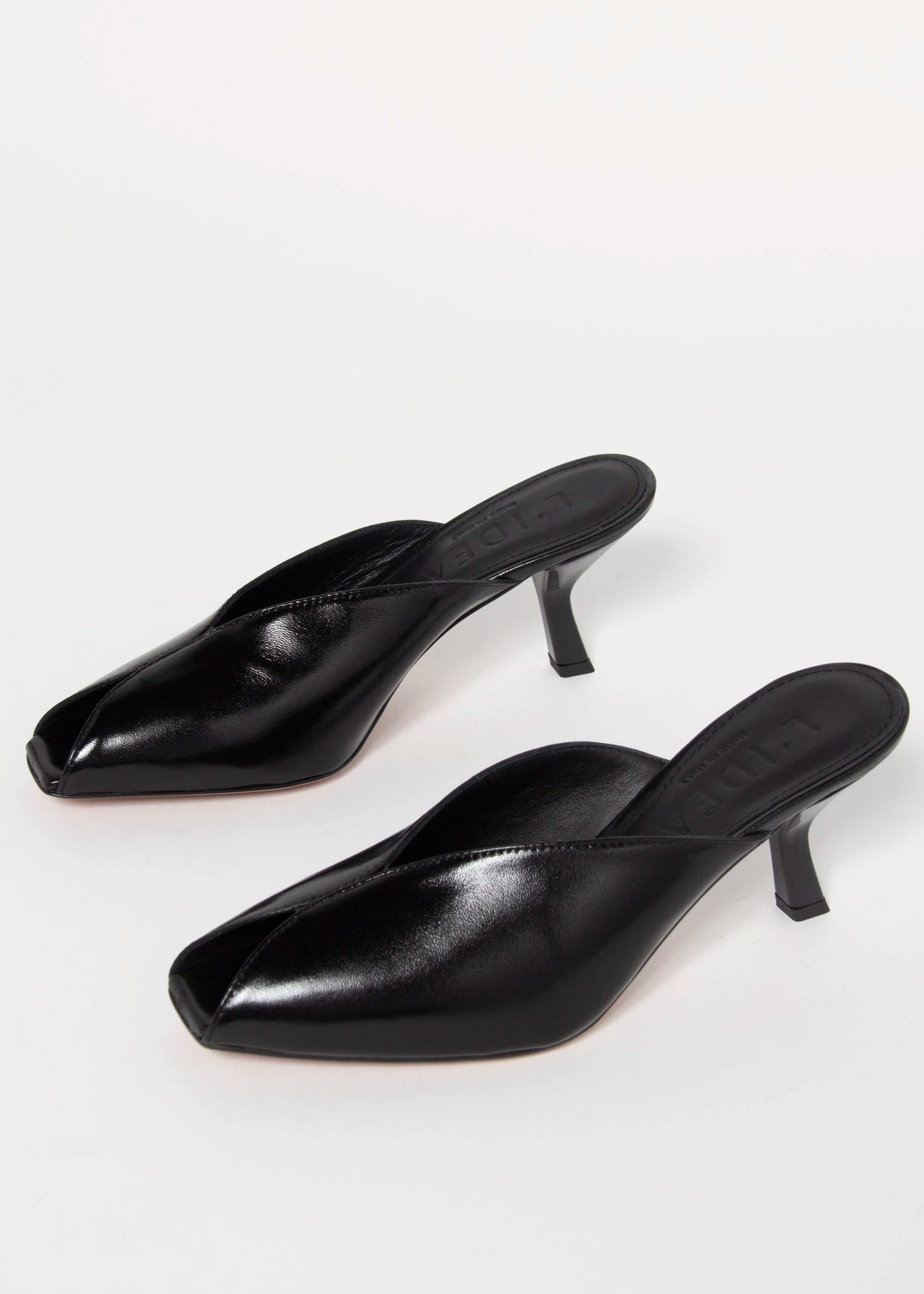 swatch_Black Leather l'idea peep toe sandal