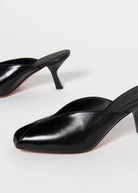swatch_Black Leather l'idea peep toe sandal