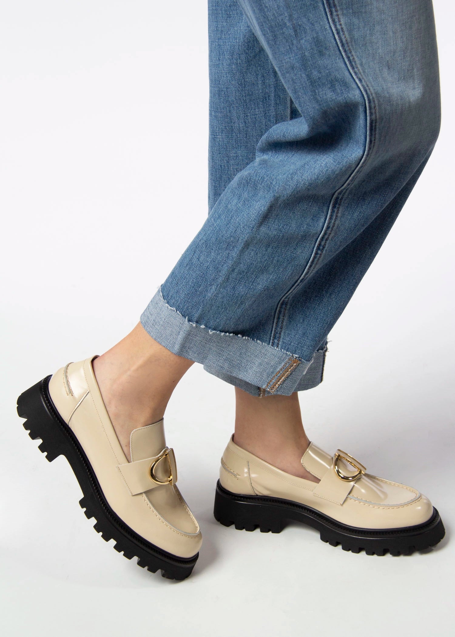 swatch_Sand Leather l'idea lug sole loafer