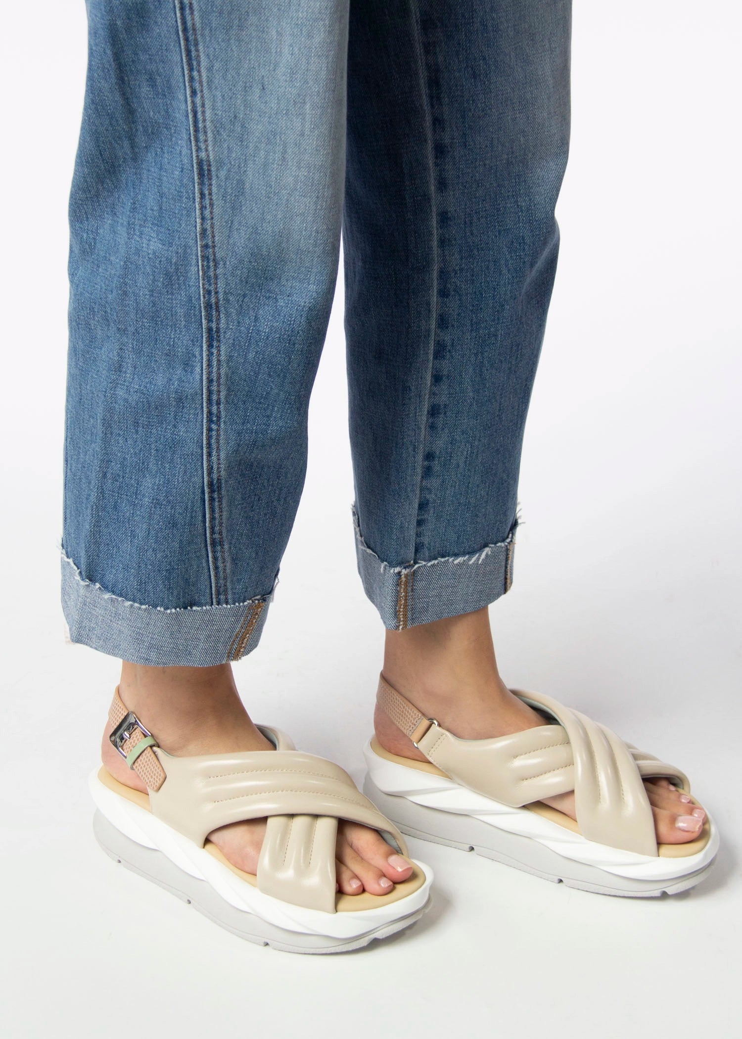 swatch_Cream Patent 4ccccees mellow mana platform sandal