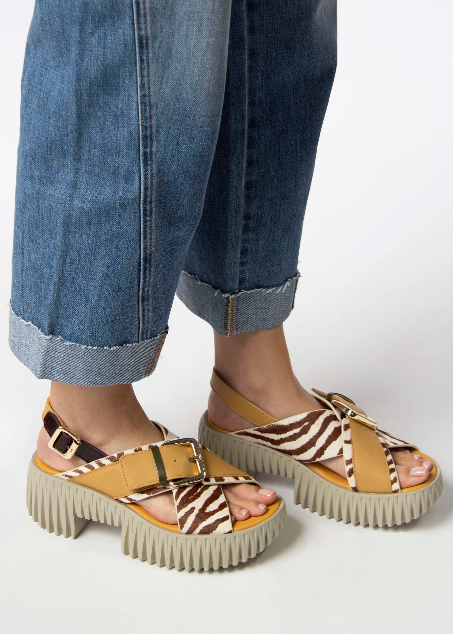 swatch_Zebra Mix 4ccccees plia juno platform sandal