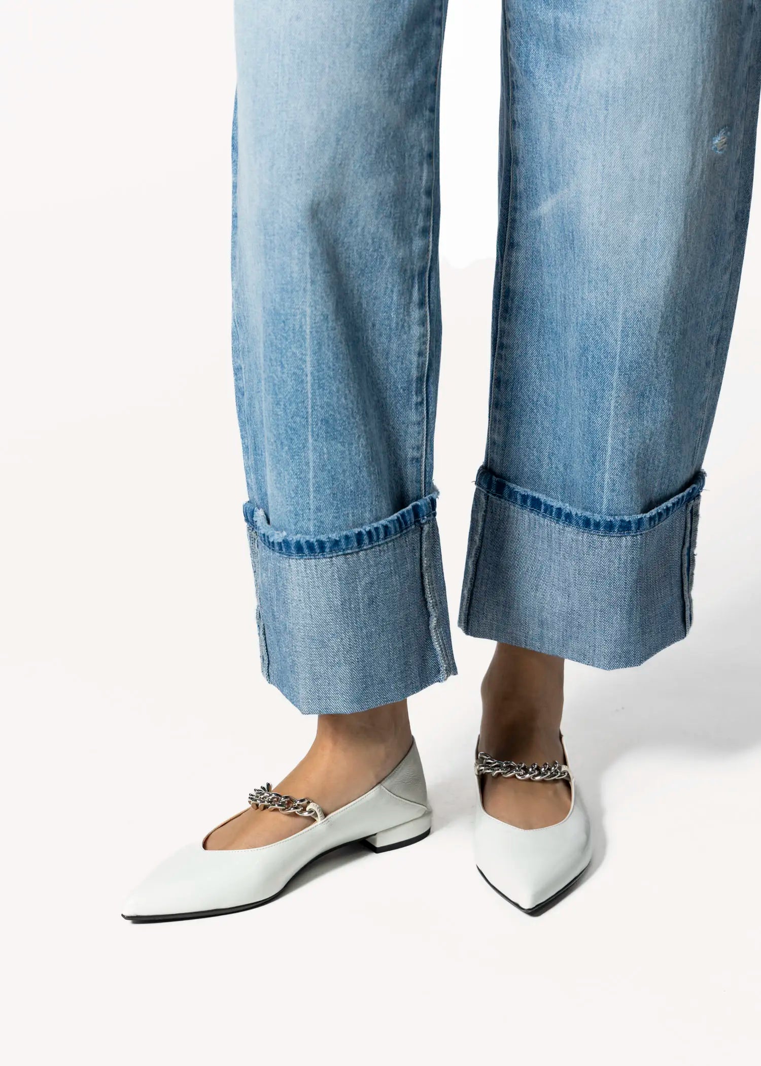 swatch_ivory patent flat with chain flat shoes