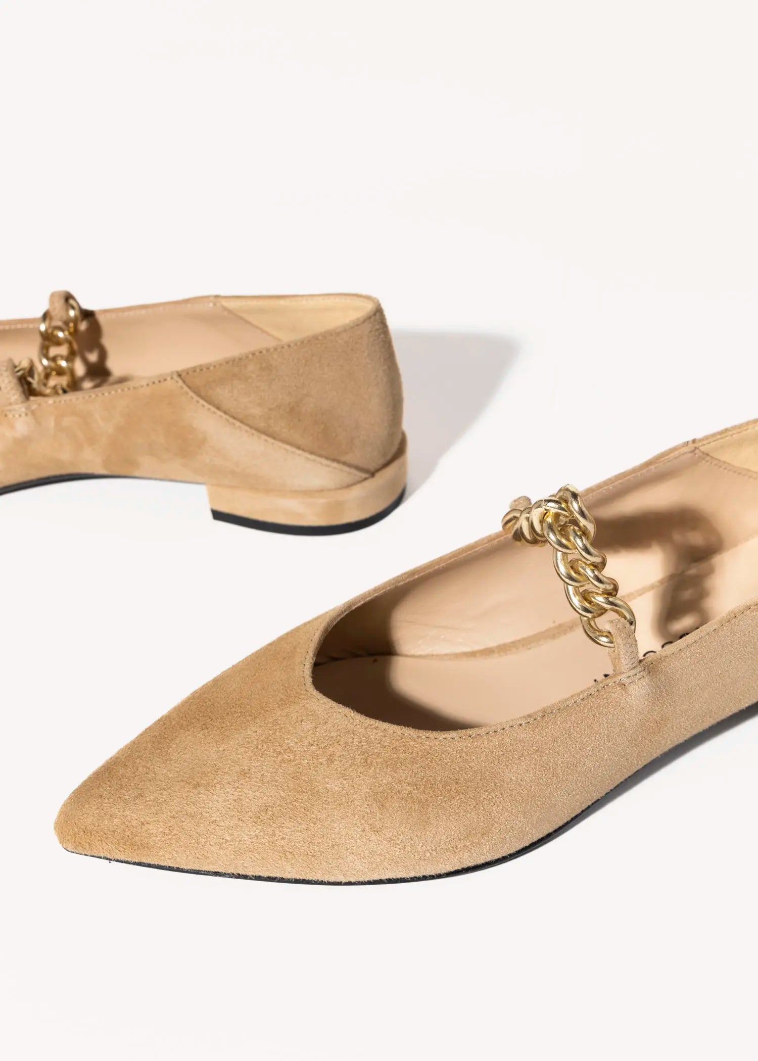 swatch_sand suede flat with chain flat shoes