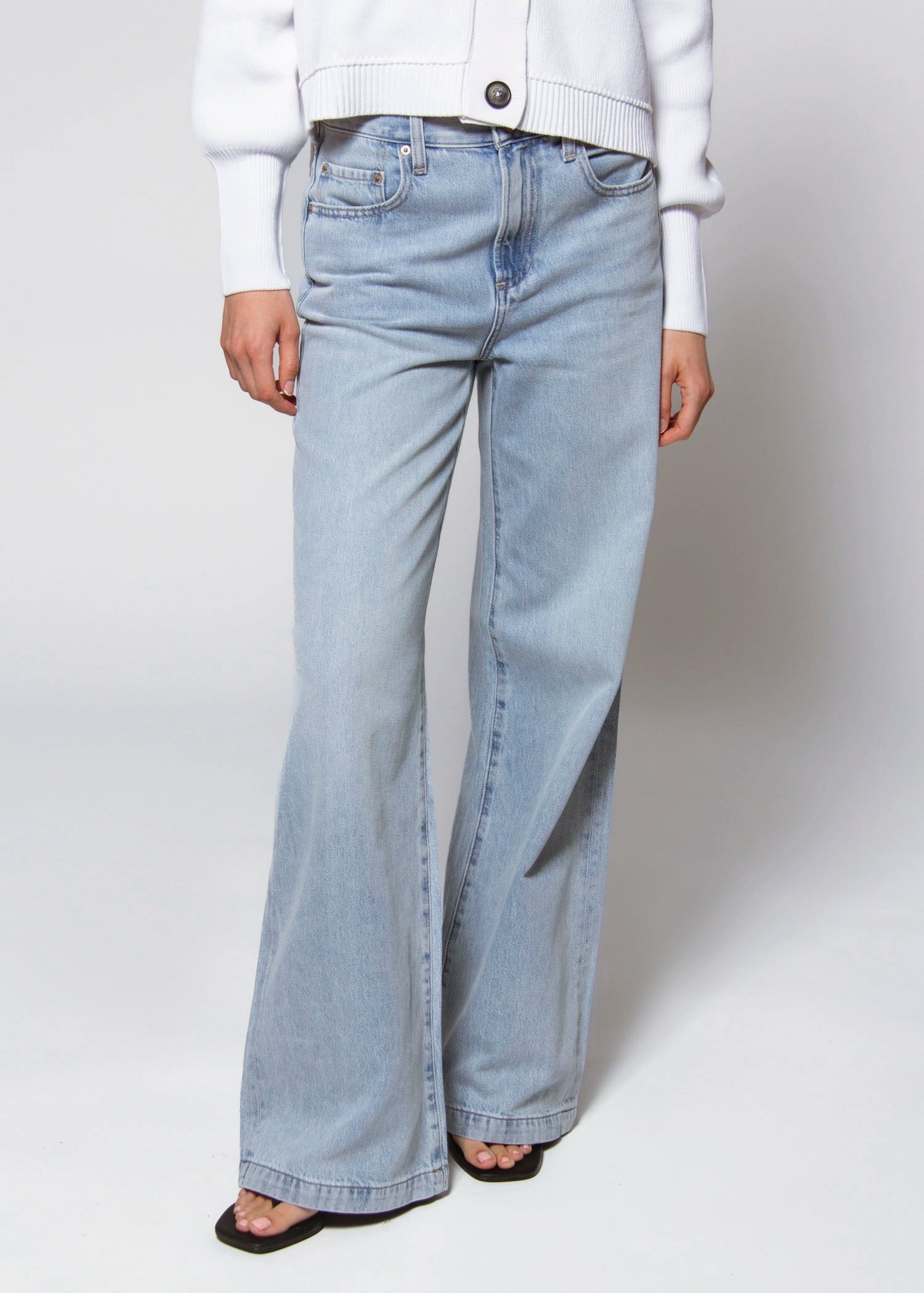 swatch_Light Denim pistola jadyn palazzo jeans