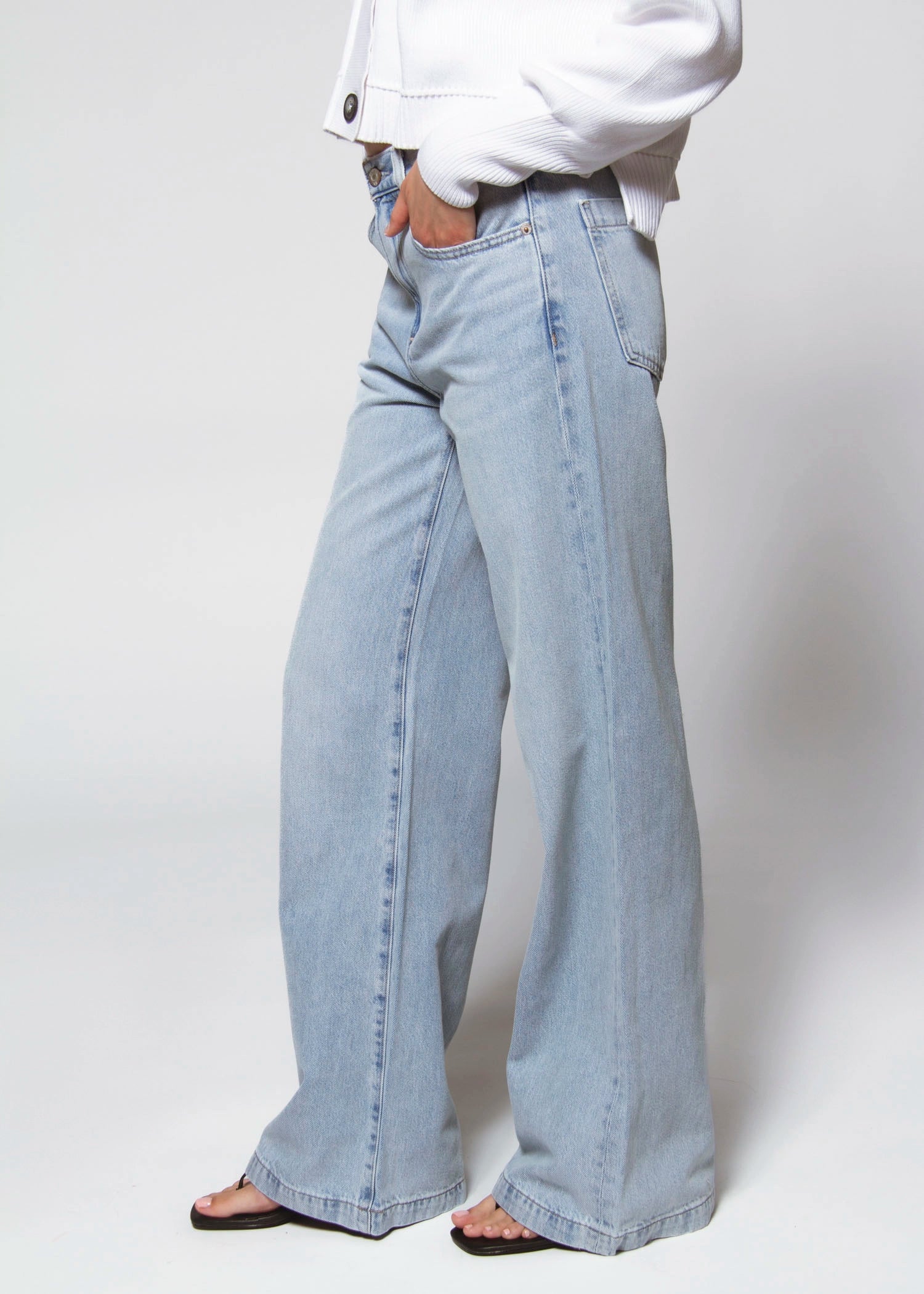 swatch_Light Denim pistola jadyn palazzo jeans