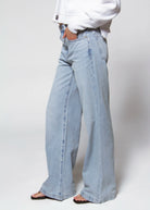 swatch_Light Denim pistola jadyn palazzo jeans