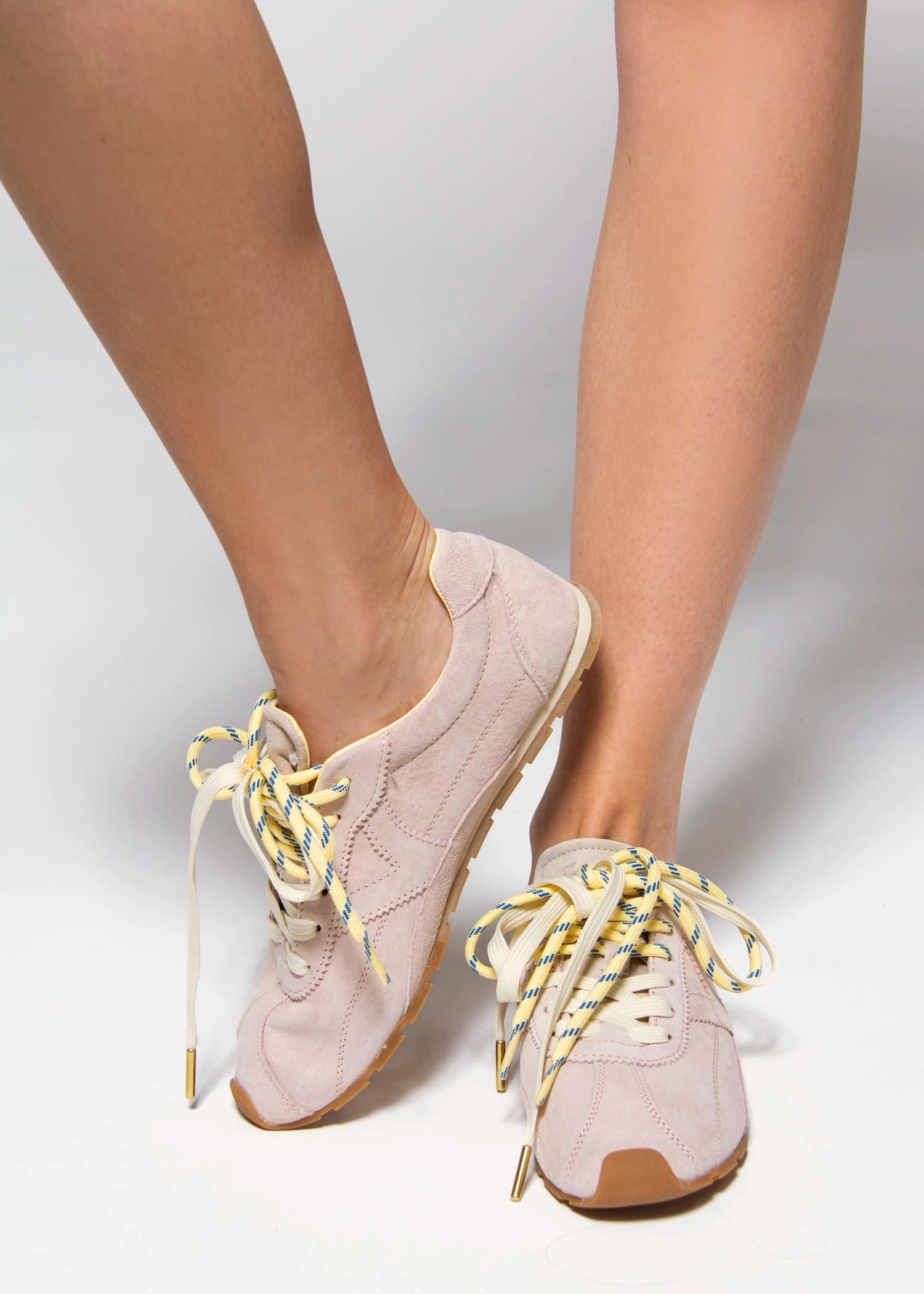 swatch_Nude Suede victoria aster sneakers