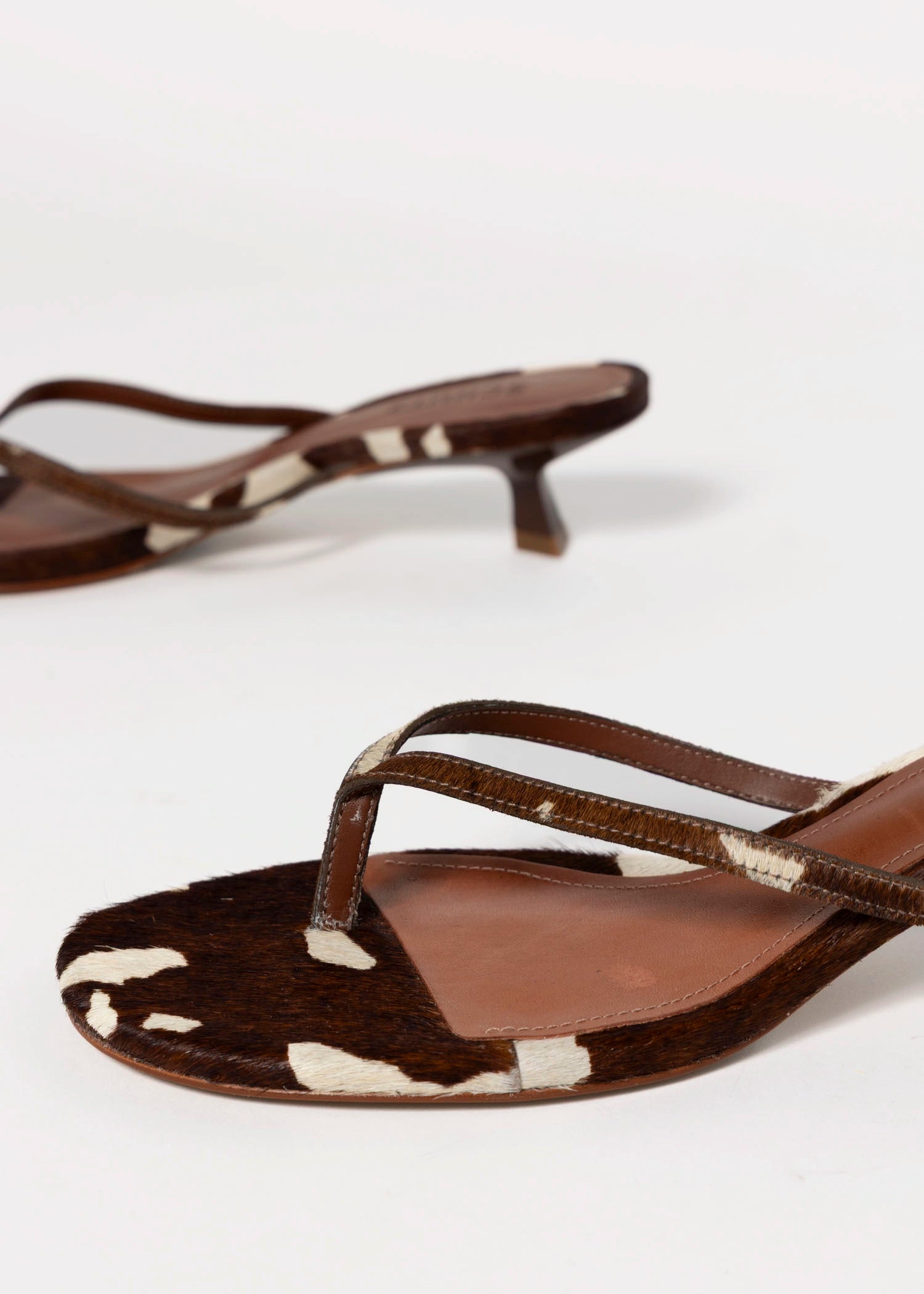 swatch_Pearl schutz carolyn kitten heel sandal