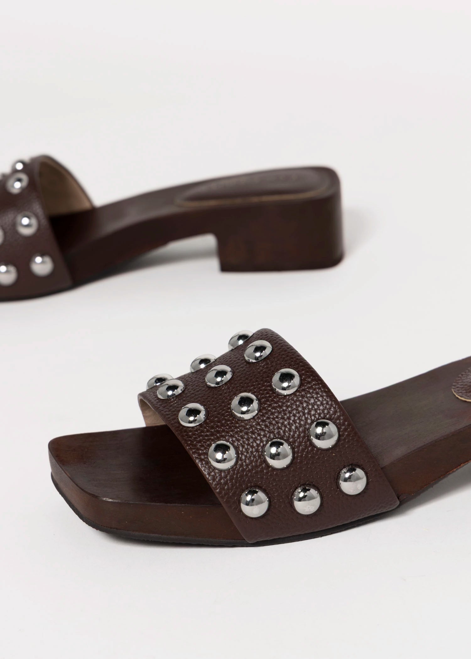 swatch_Brown coconuts fiora clog sandal