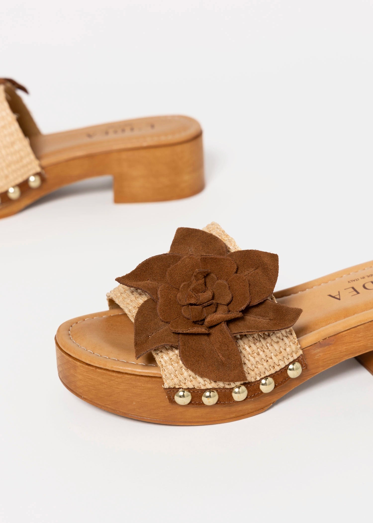 swatch_Natural/Brown l'idea clog sandal