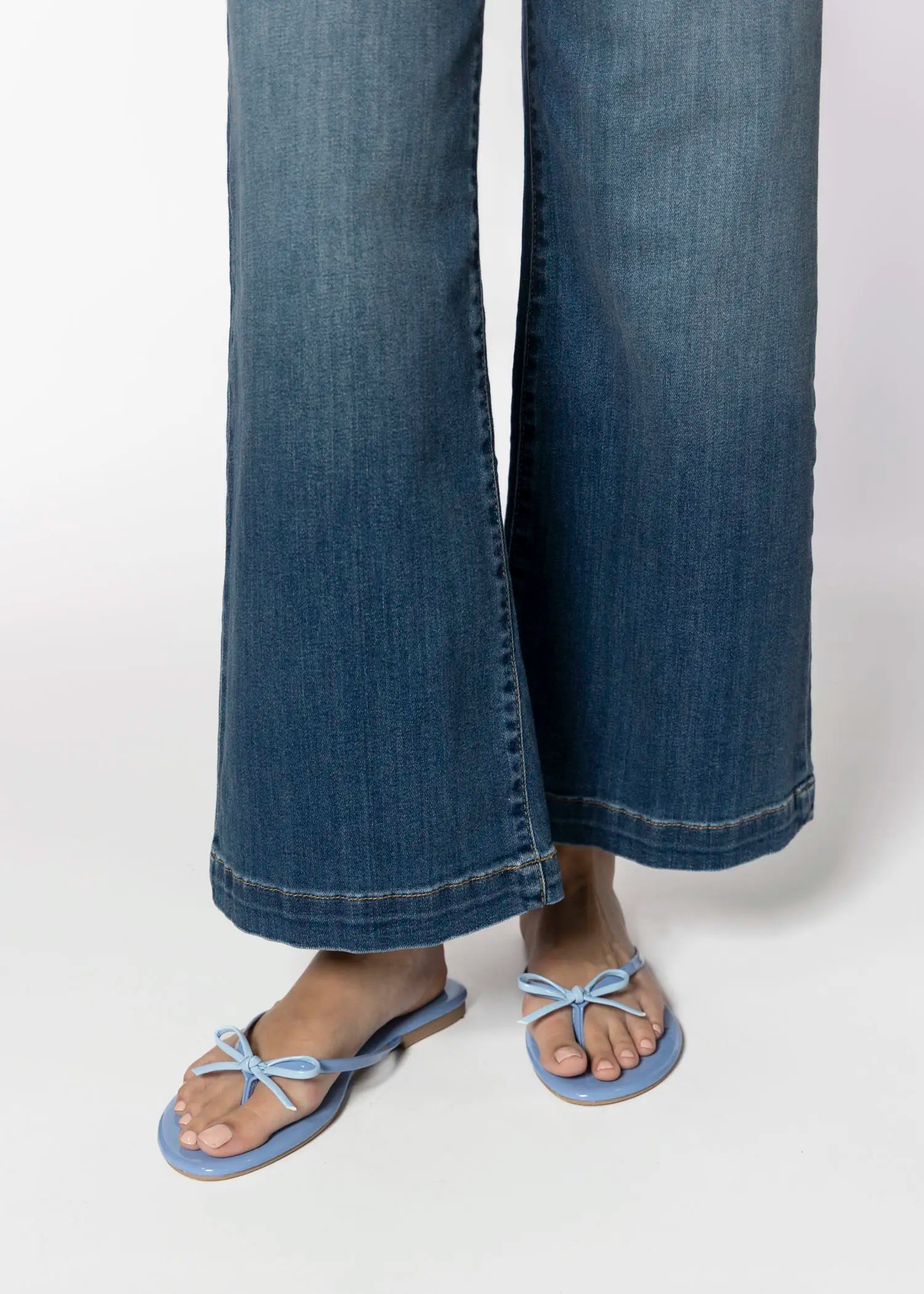 swatch_blue wishlist flip flop flat sandals